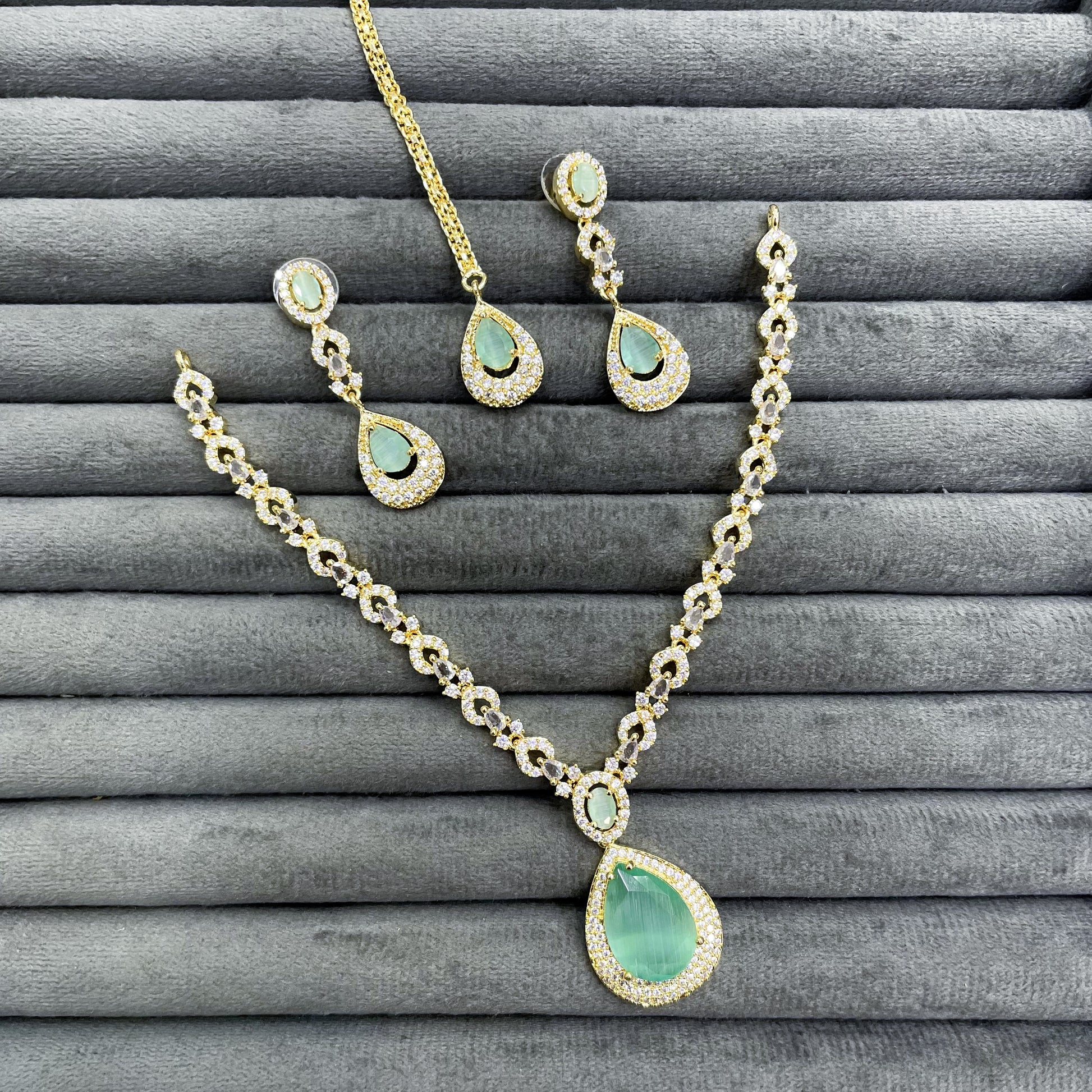 HEIRLOOM ORB NECKLACE SET