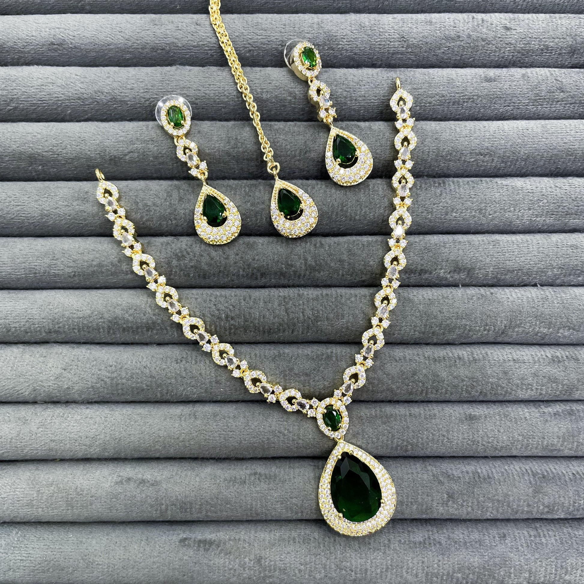 HEIRLOOM ORB NECKLACE SET