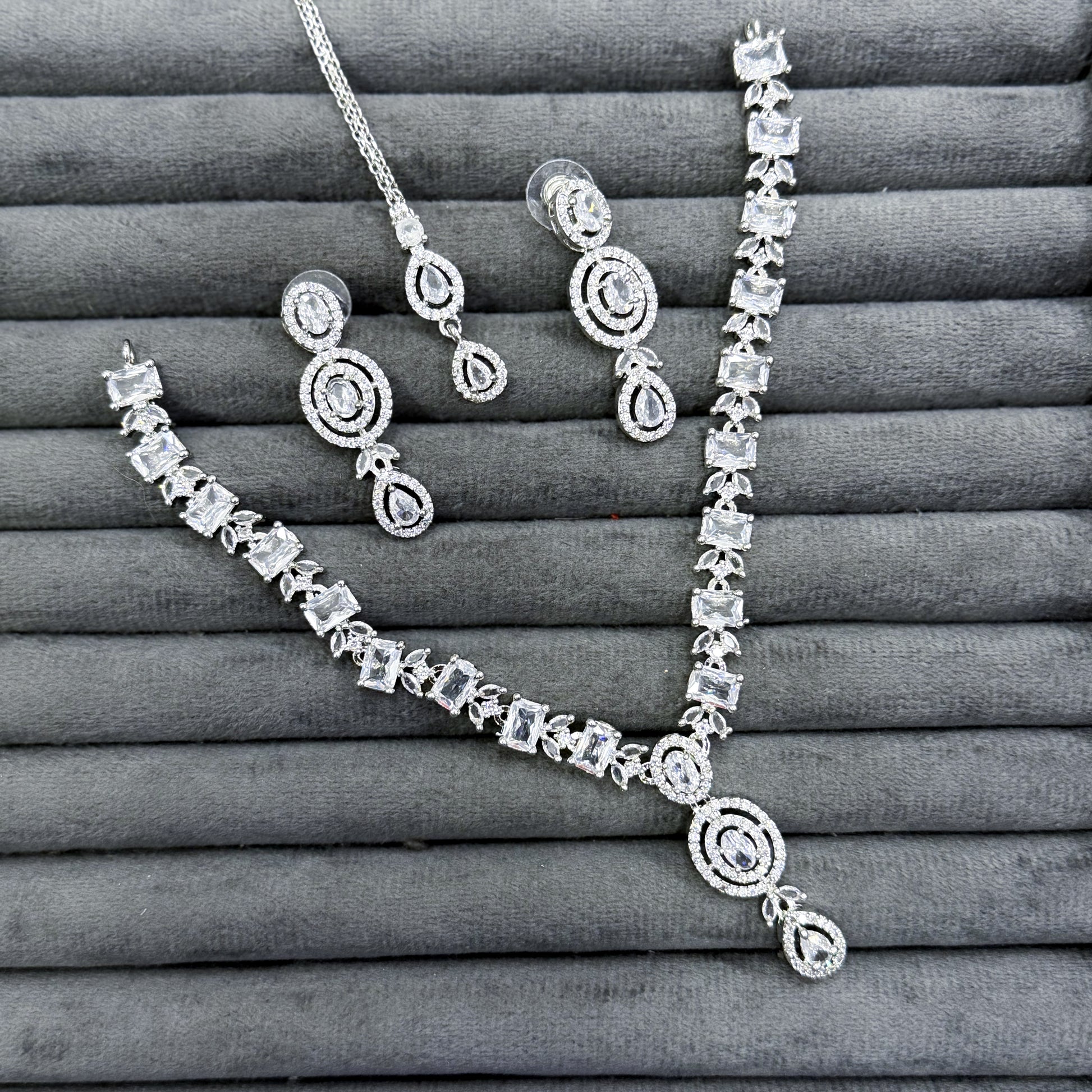 REGAL BRILLIANCE NECKLACE SET