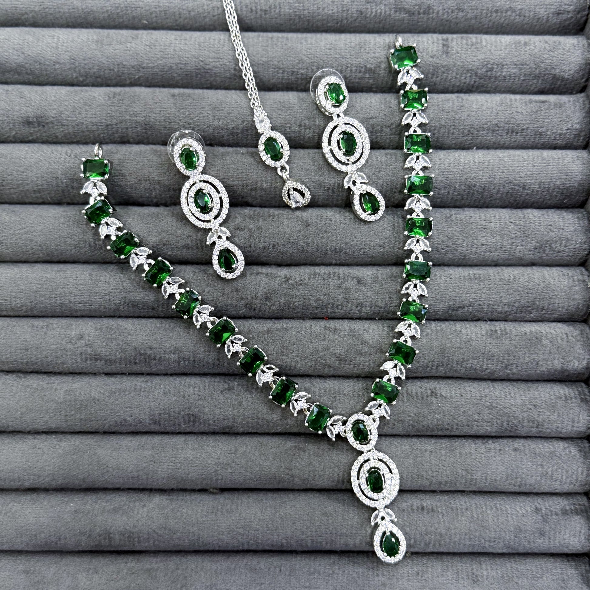 REGAL BRILLIANCE NECKLACE SET