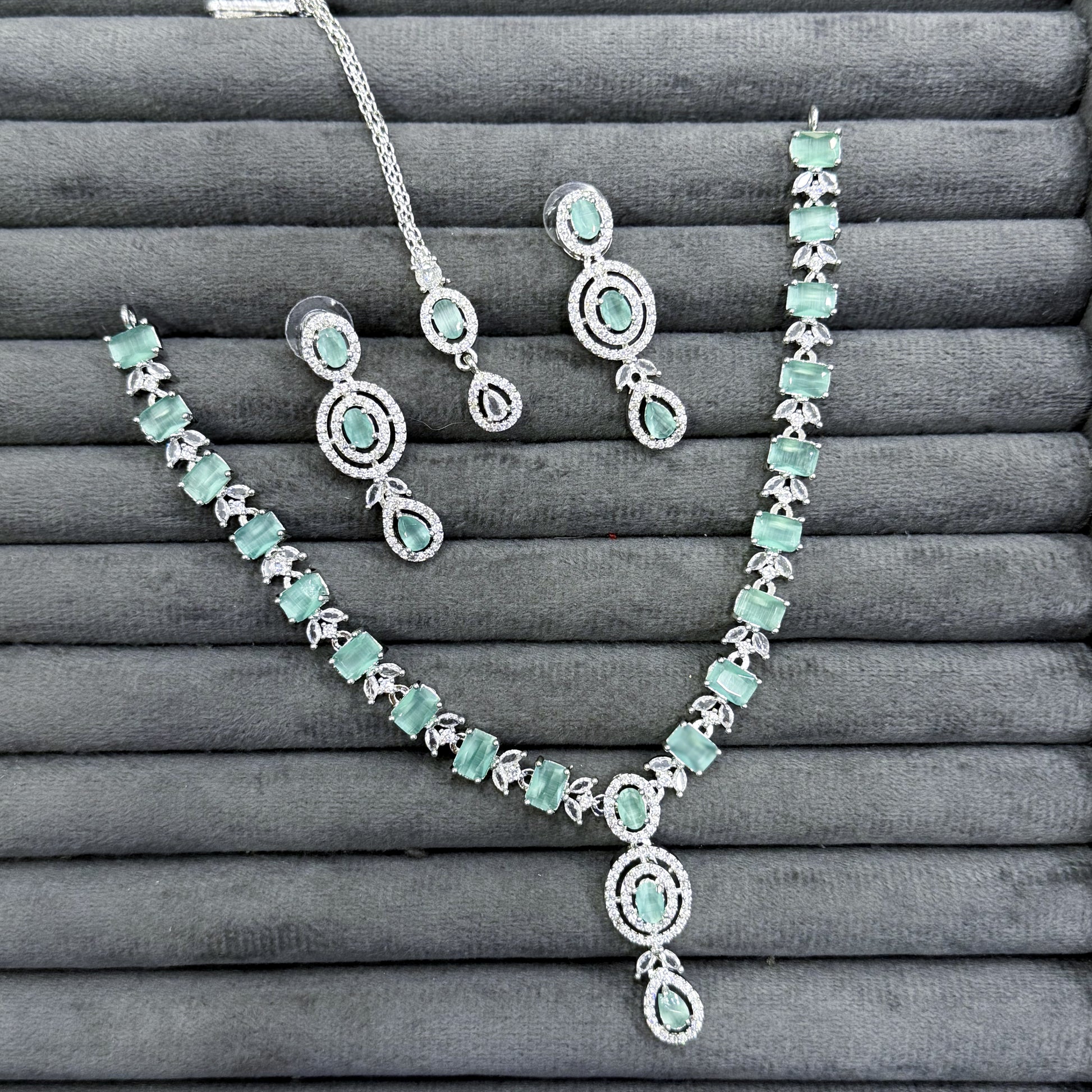 REGAL BRILLIANCE NECKLACE SET