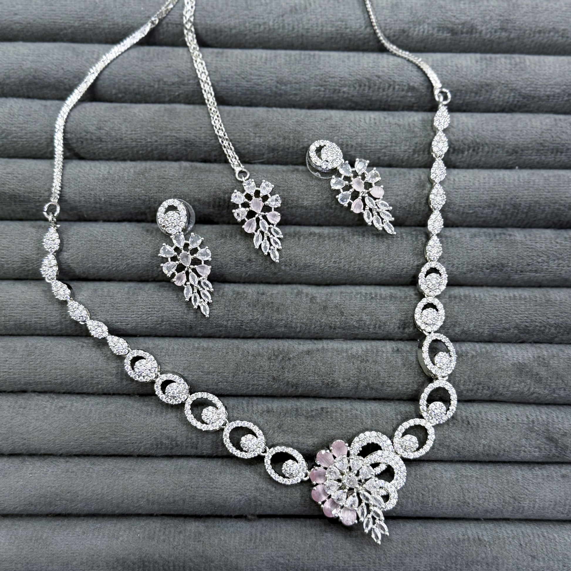 DIAMOND PETAL NECKLACE SET