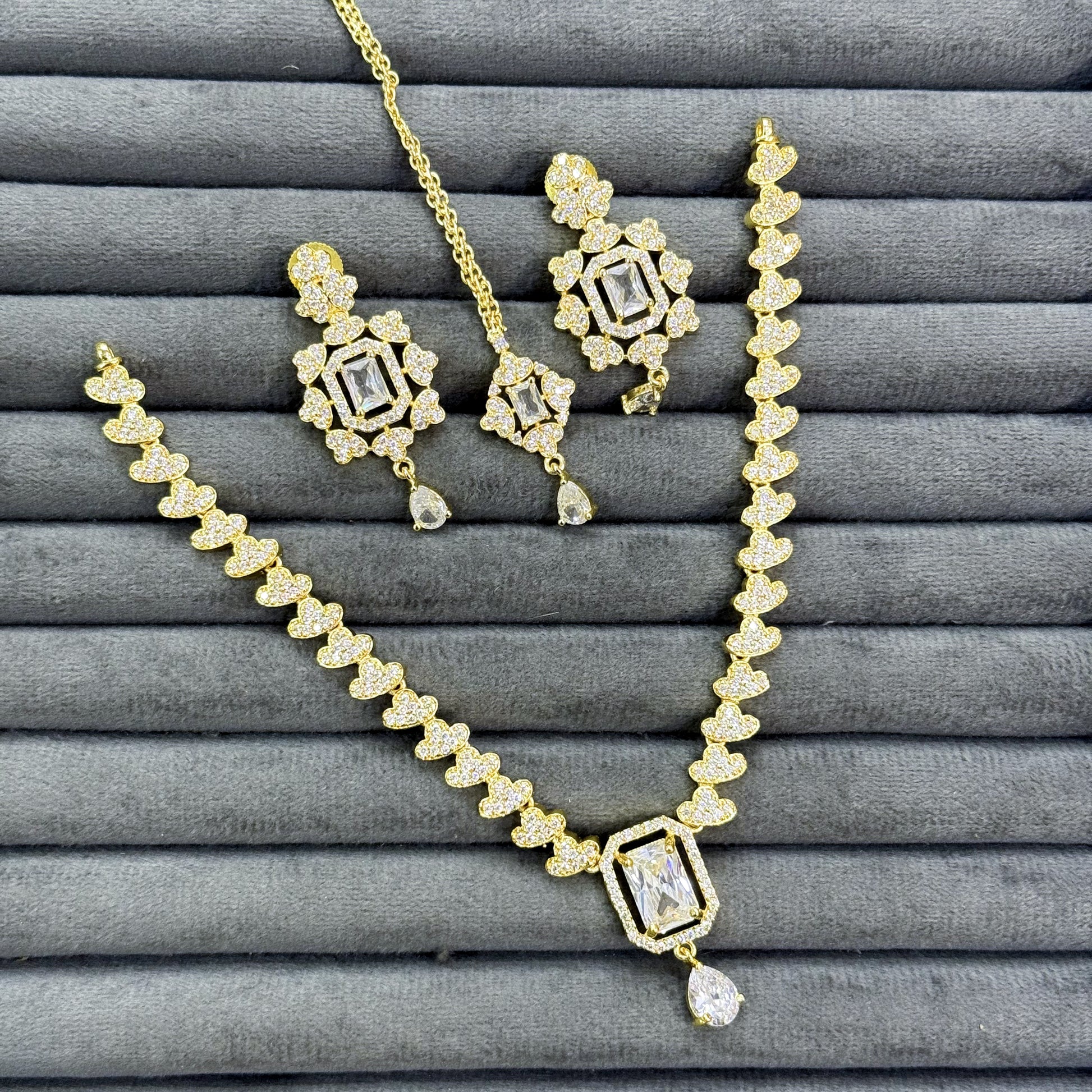 QUEEN'S HEART NECKLACE SET