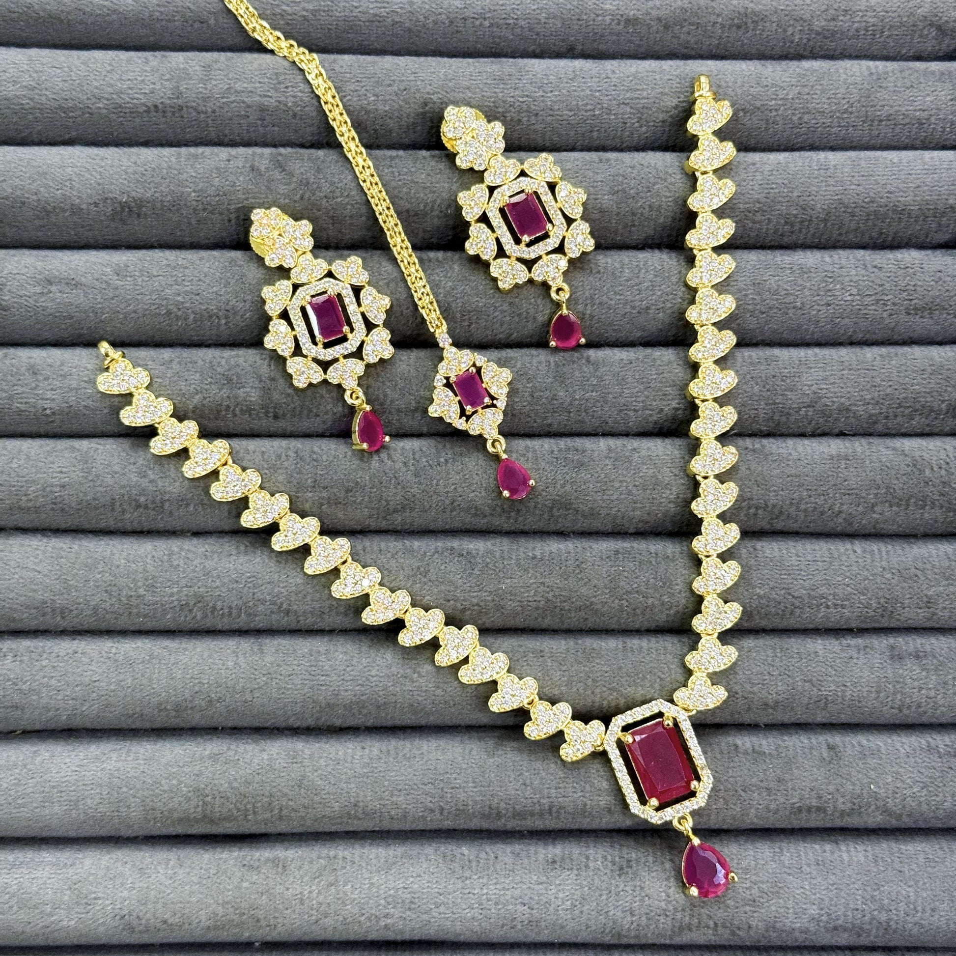 QUEEN'S HEART NECKLACE SET