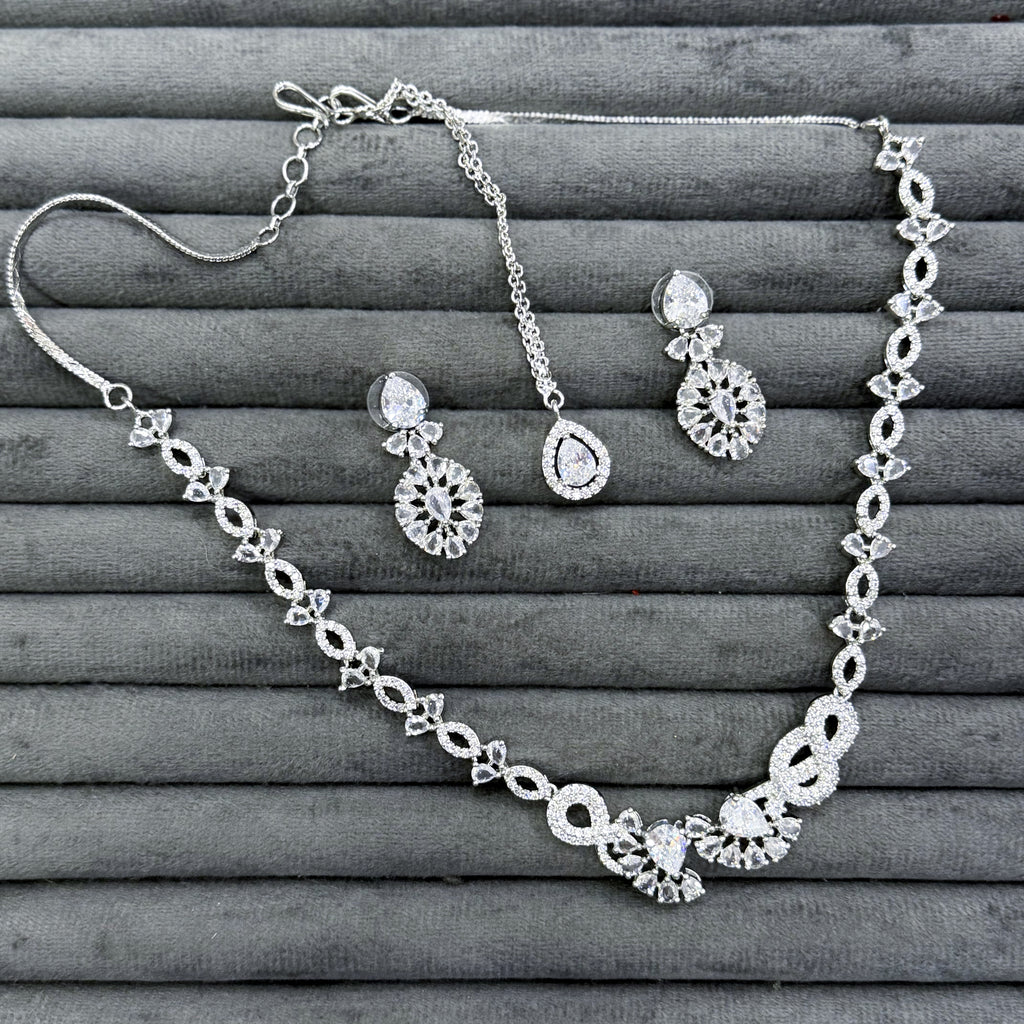 LACE CASCADA NECKLACE SET