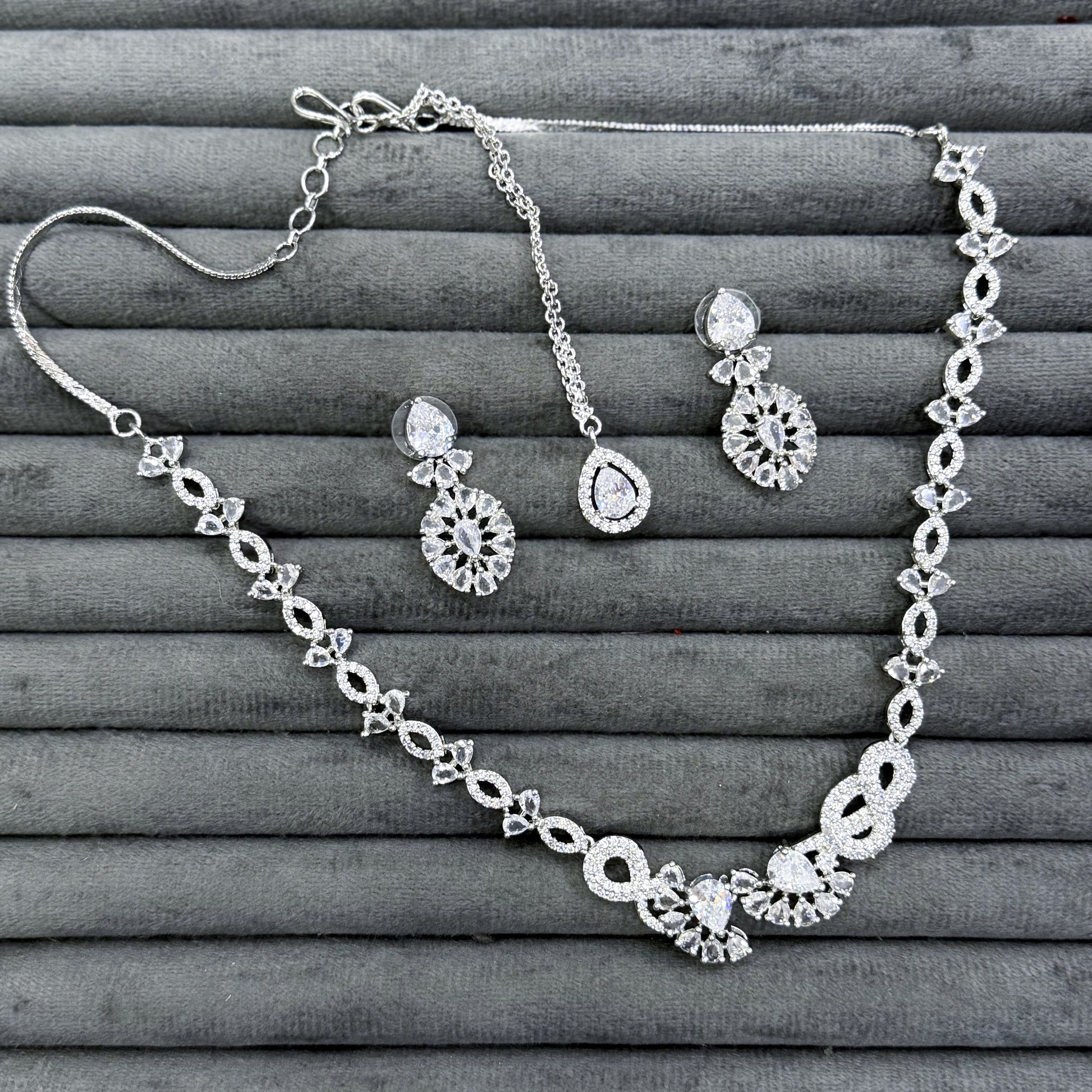 LACE CASCADA NECKLACE SET