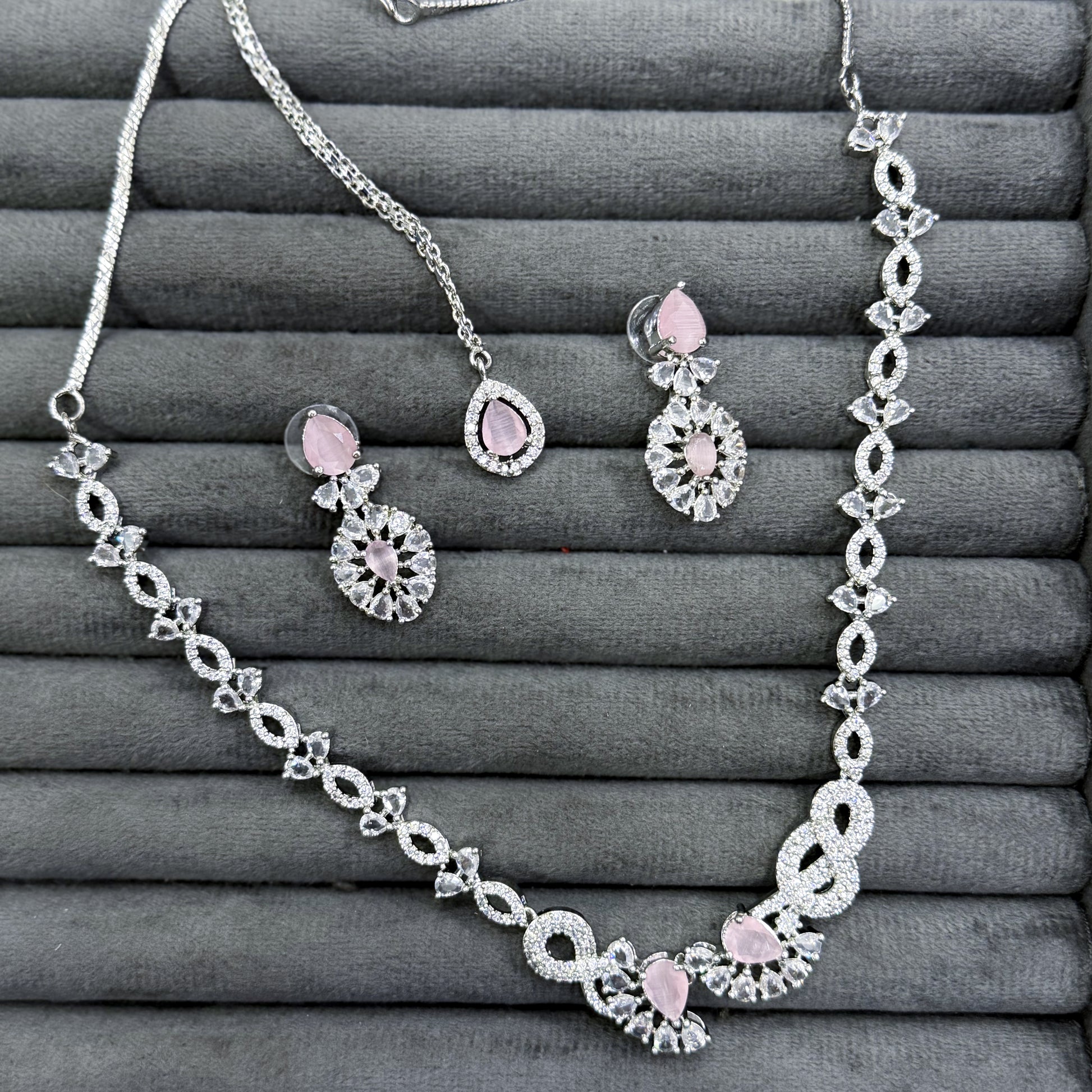 LACE CASCADA NECKLACE SET