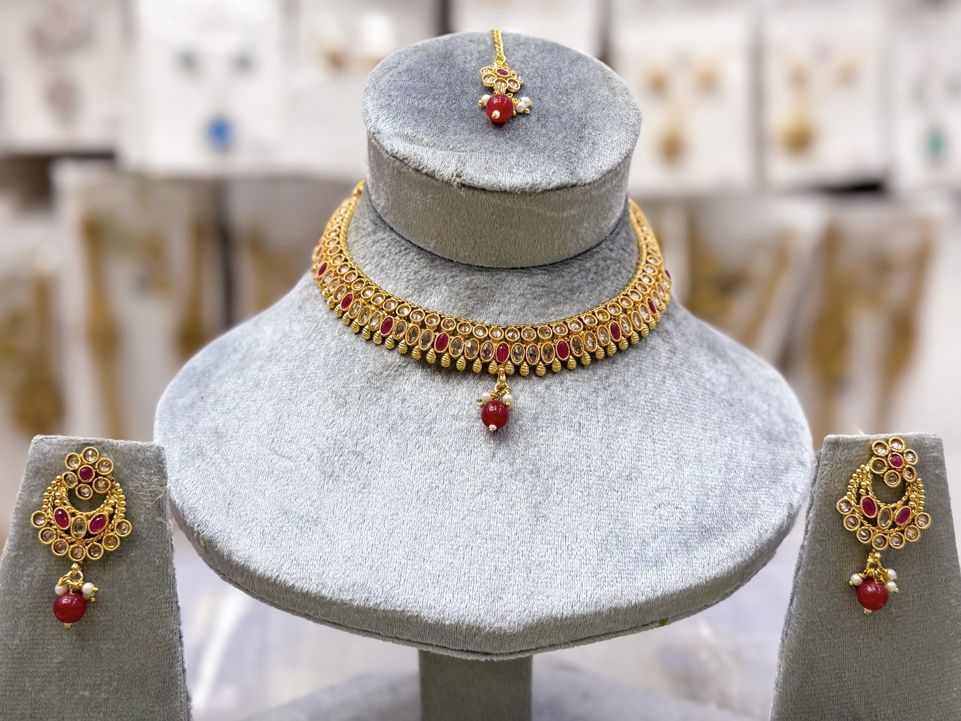 ROYAL AURORA NECKLACE SET