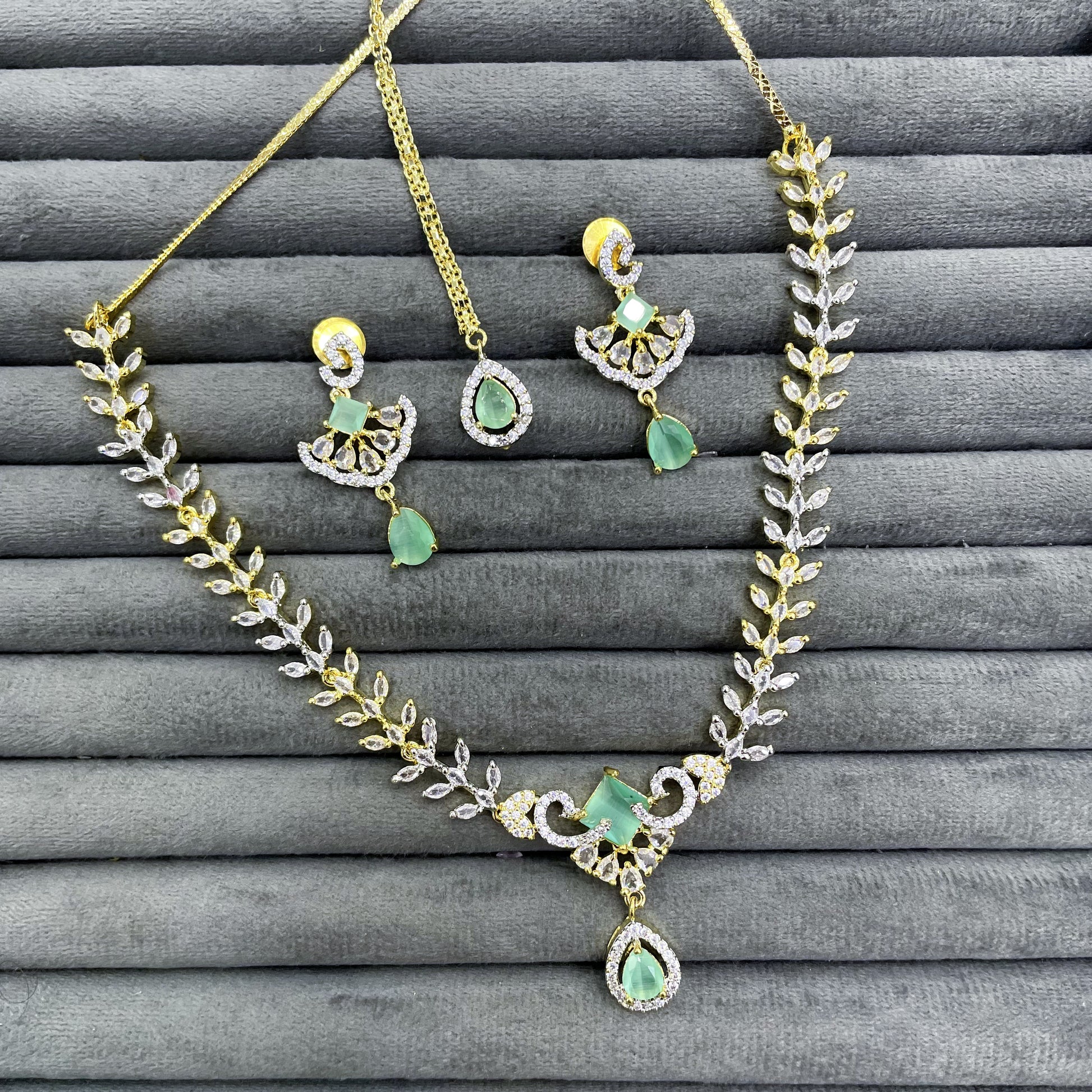 OLIVE WREATH NECKLACE SET