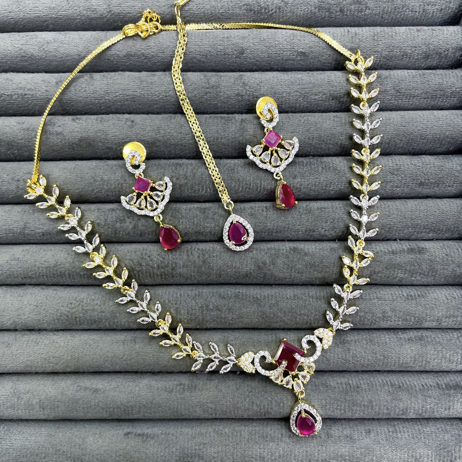 OLIVE WREATH NECKLACE SET