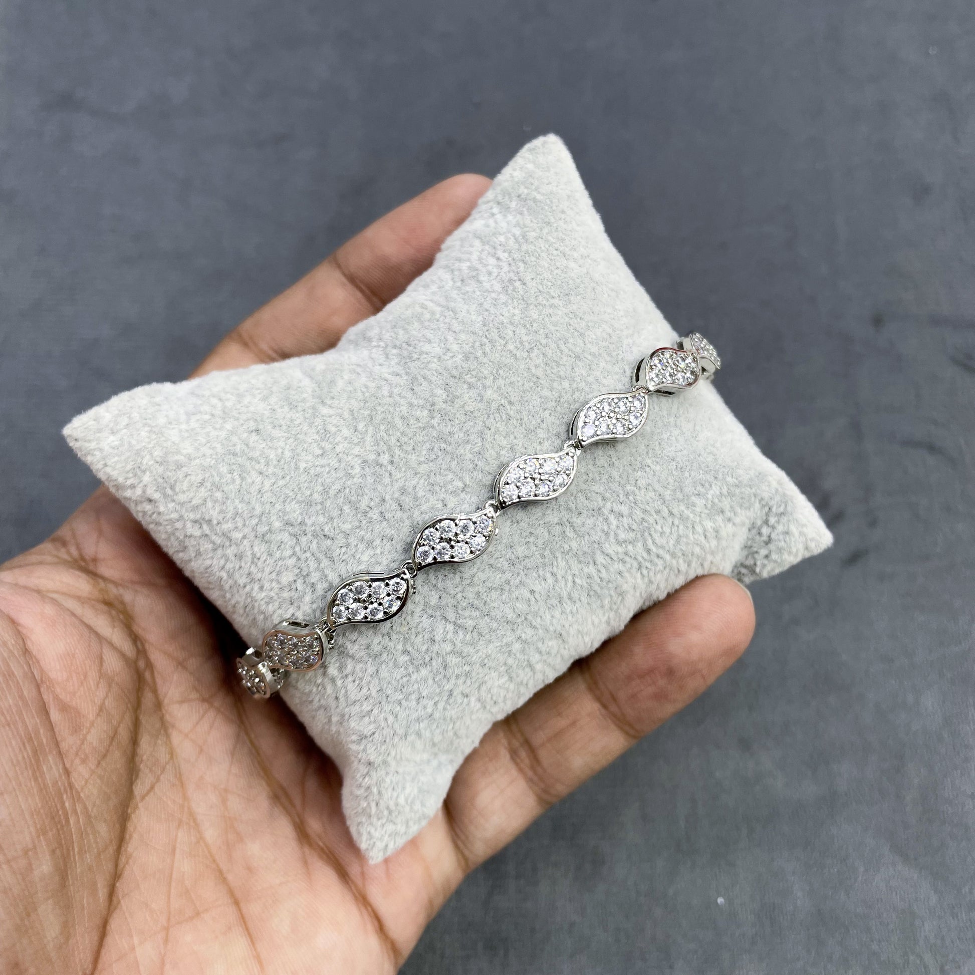 LUMINA-PETAL-ZIRCON-BRACELET