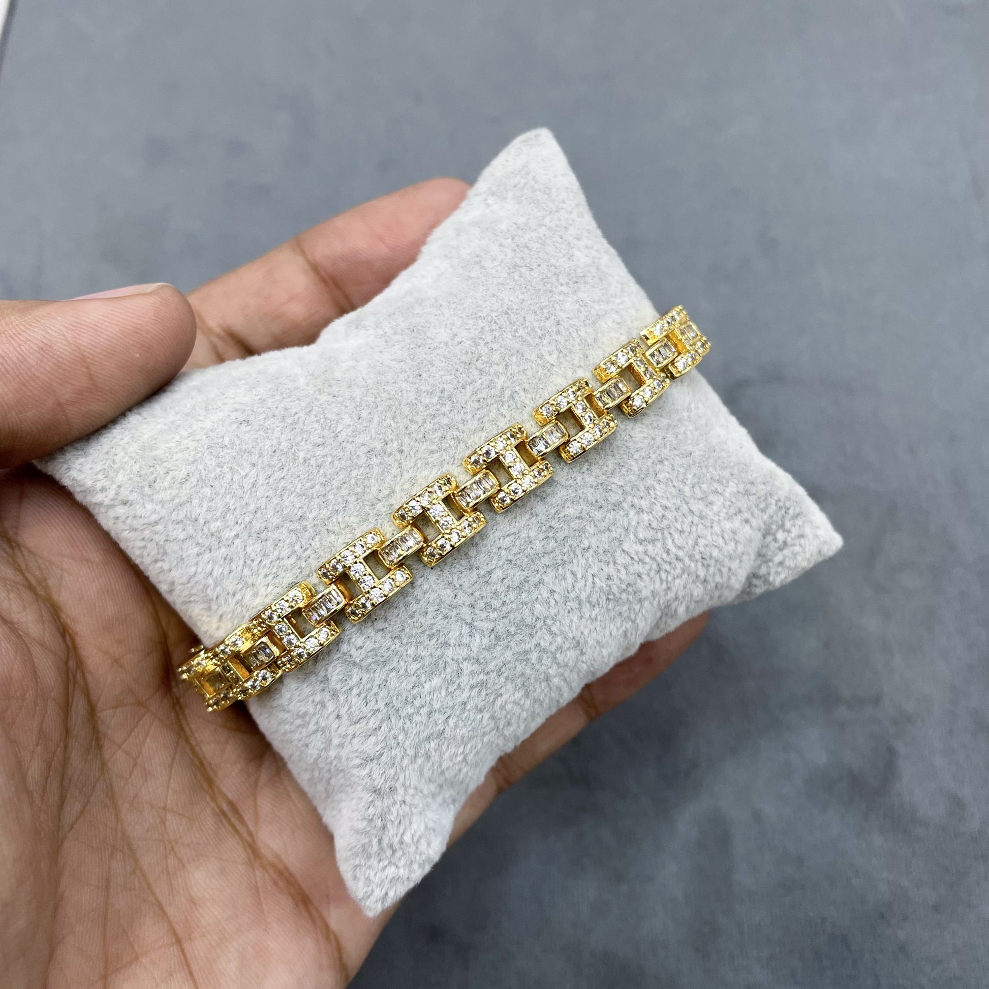 MONARCH-BAR-ZIRCON-BRACELET