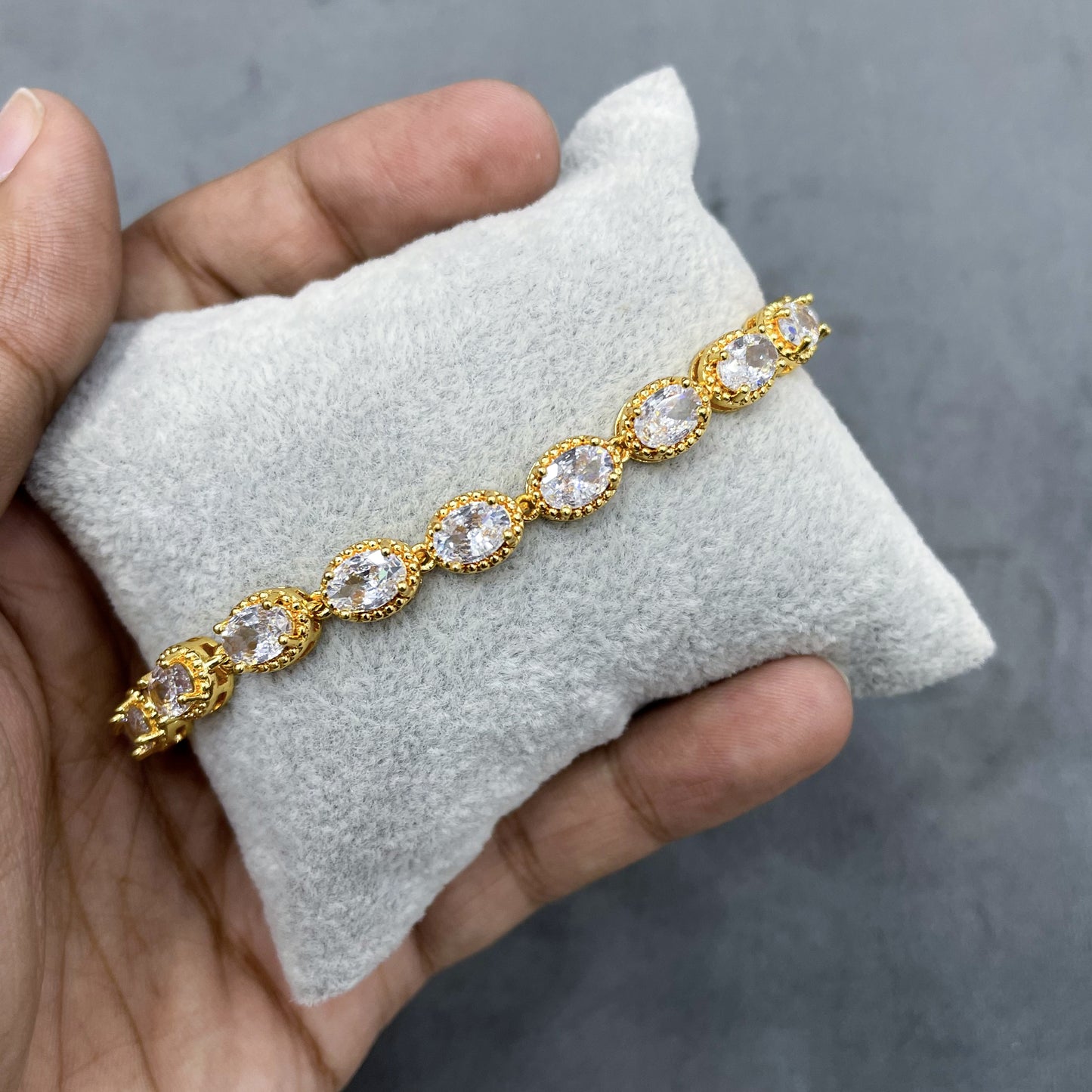 VINTAGE-OVAL-GOLD-ZIRCON-BRACELET