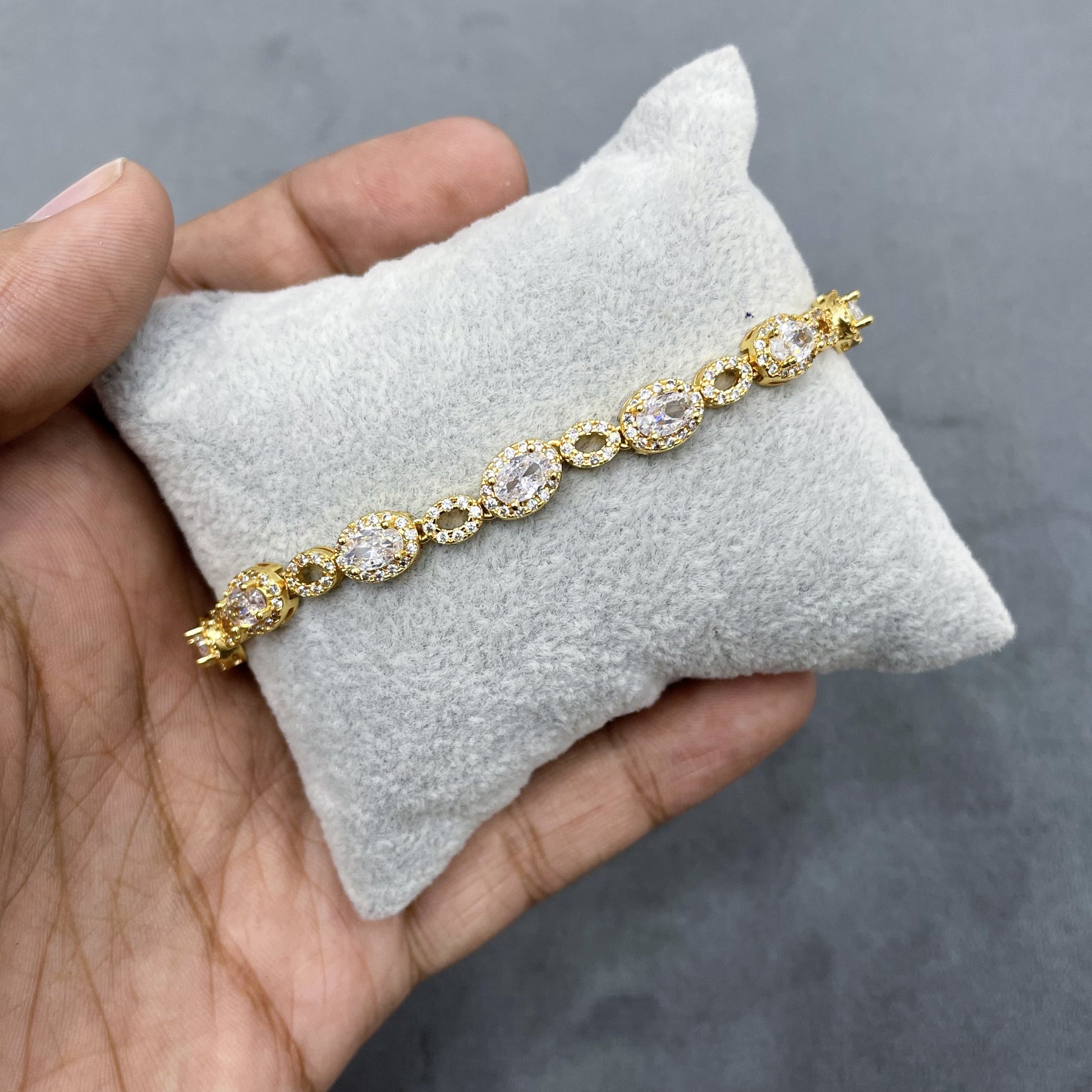 GOLDEN-HALO-OVAL-ZIRCON-BRACELET