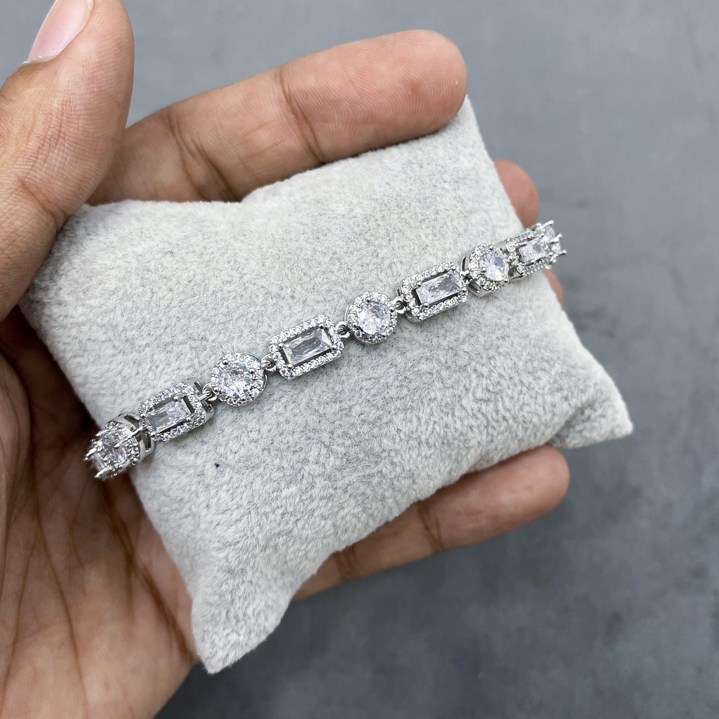 SILVER-PRISM-LINK-ZIRCON-BRACELET