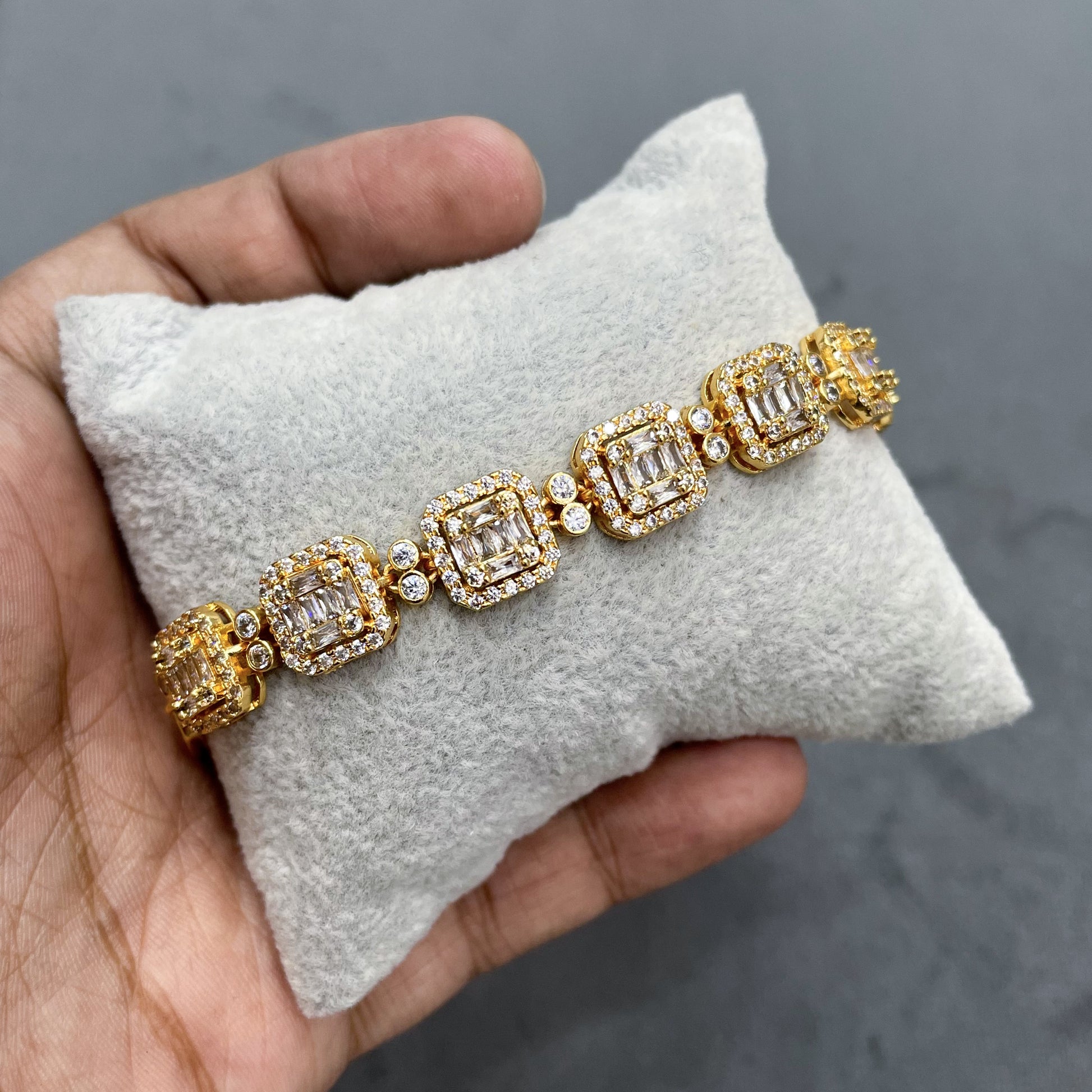 MONARCH-SQUARE-GOLD-ZIRCON-BRACELET