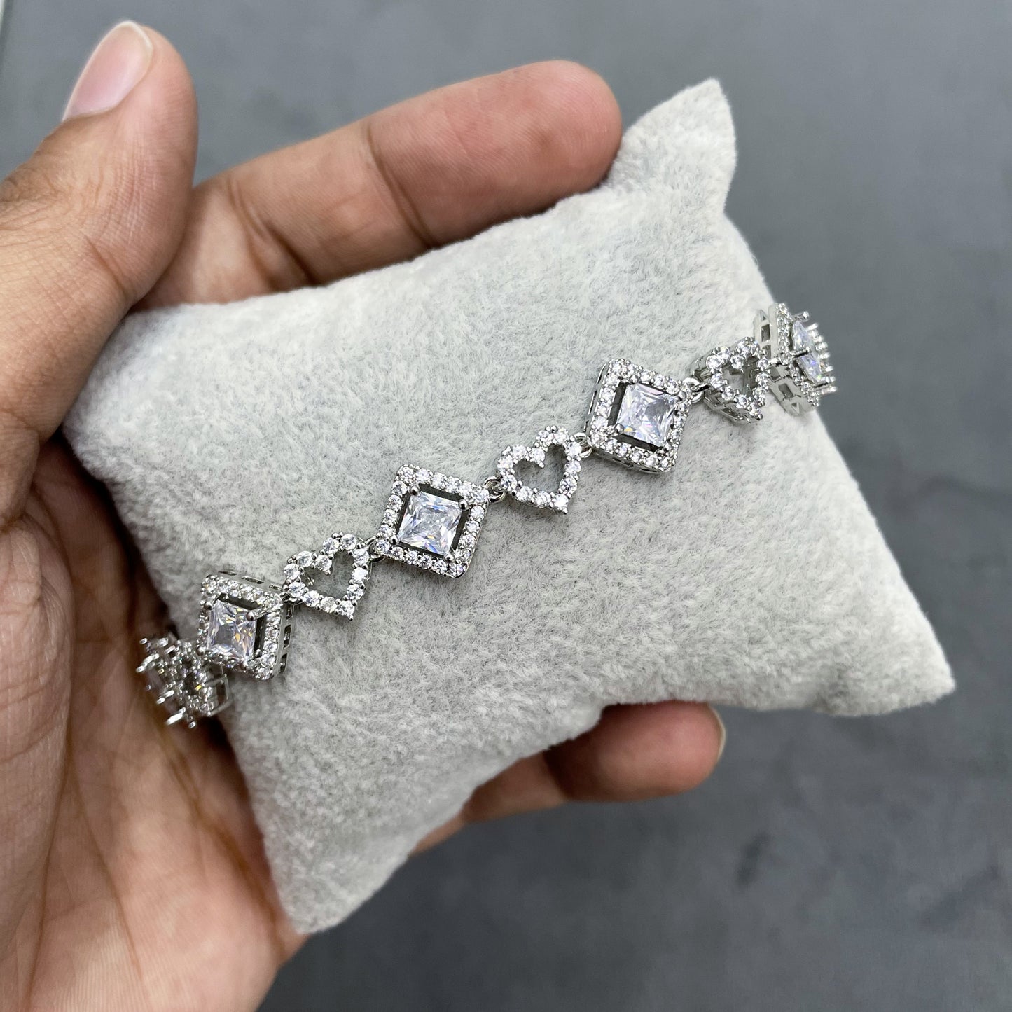 SWEETHEART-HALO-SILVER-ZIRCON-BRACELET