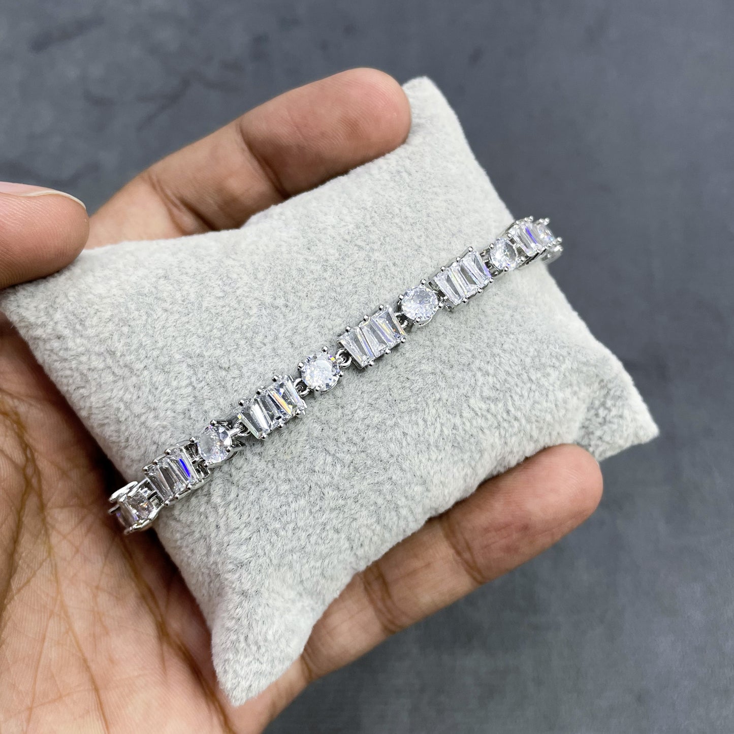 BAGUETTE-BLISS-SILVER-ZIRCON-BRACELET
