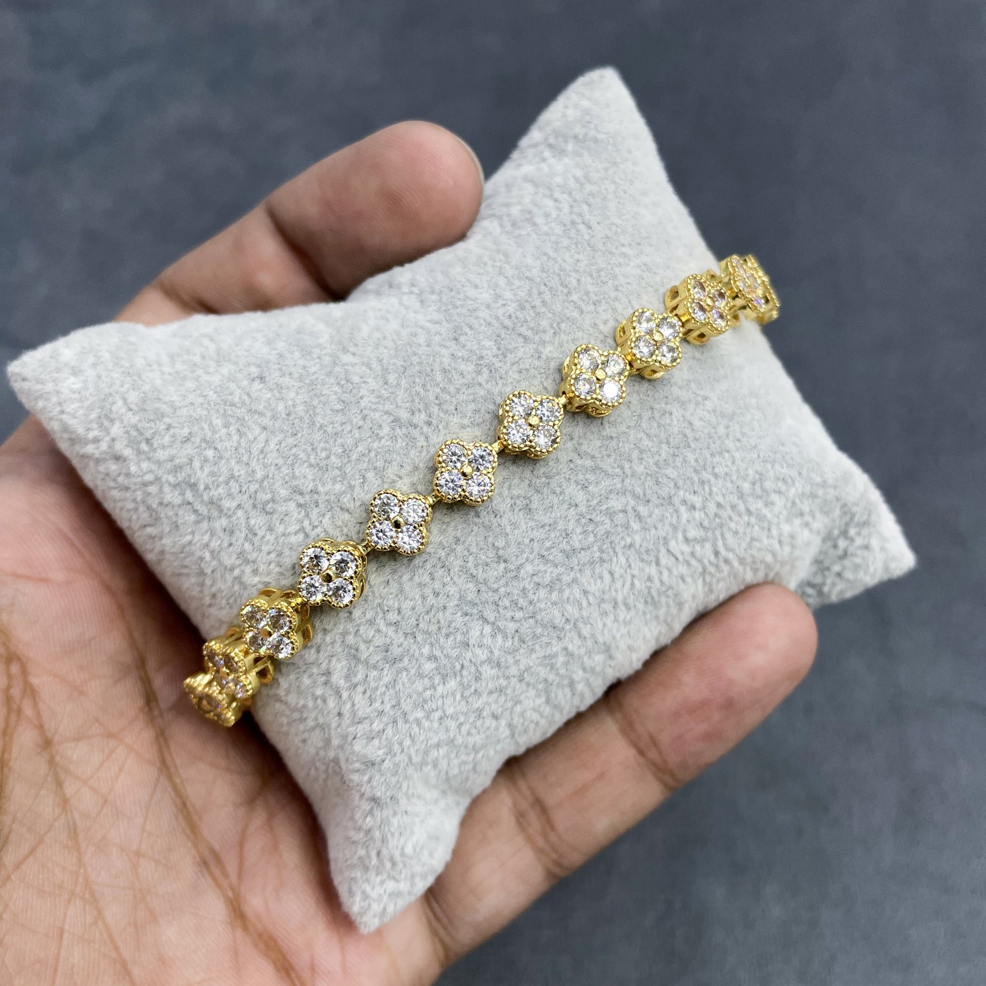 CLOVER-BLOSSOM-ZIRCON-BRACELET