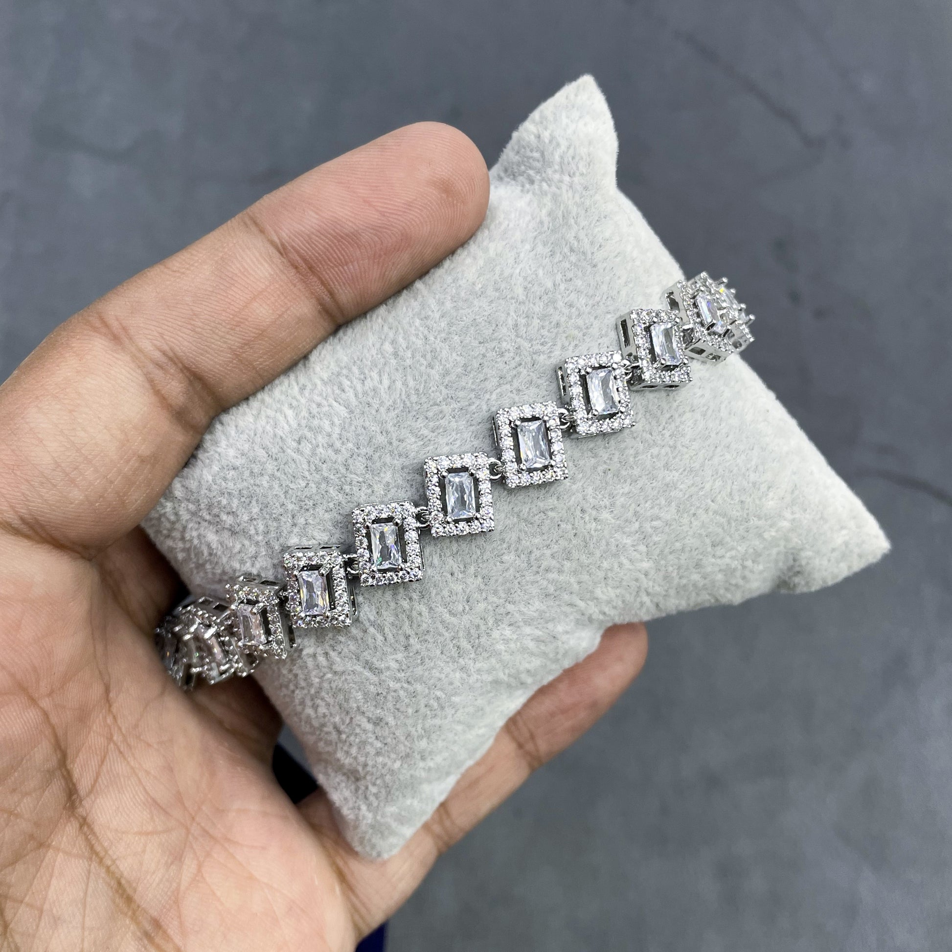 HALO-BAGUETTE-ZIRCON-BRACELET