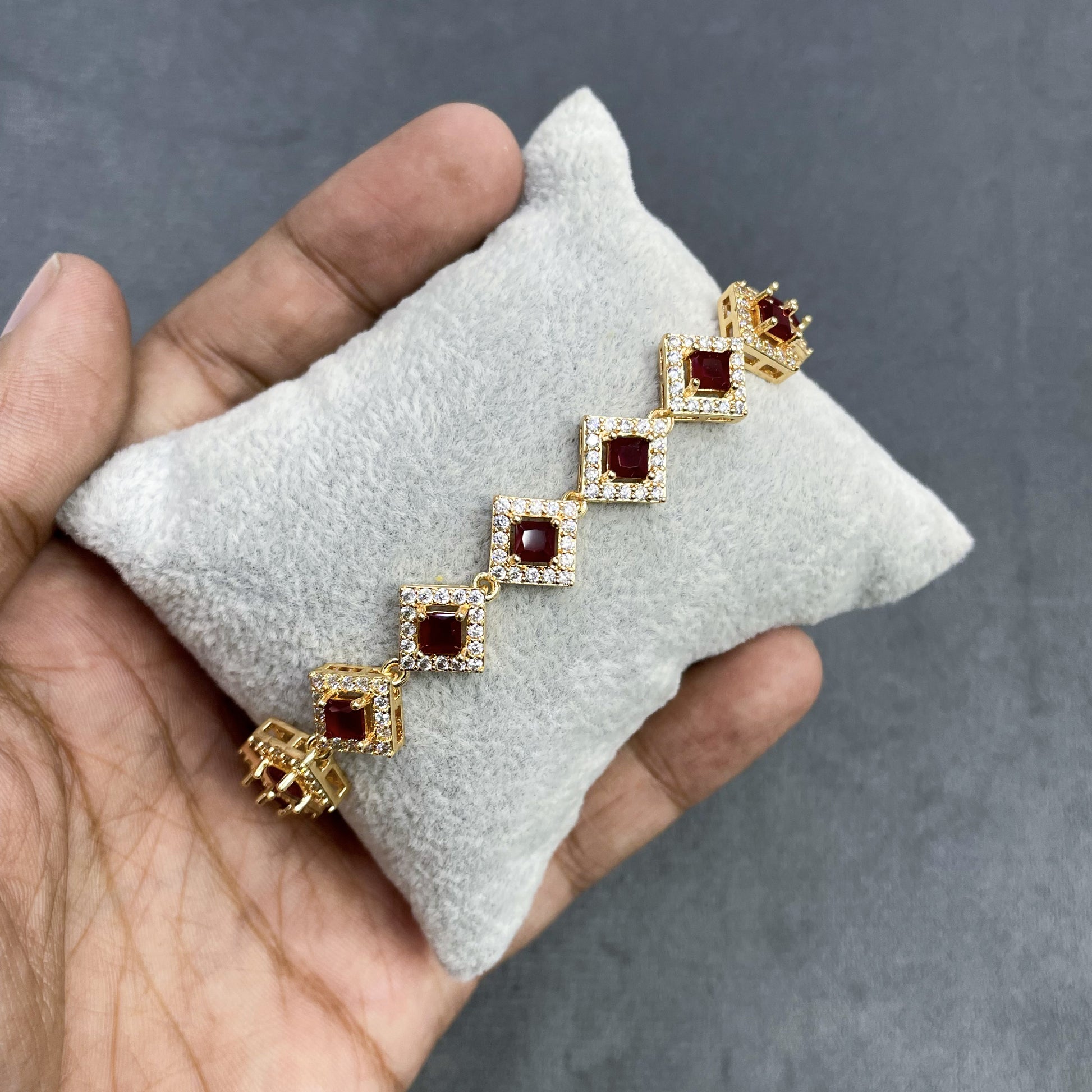 GARNET-REGAL-SQUARE-ZIRCON-BRACELET