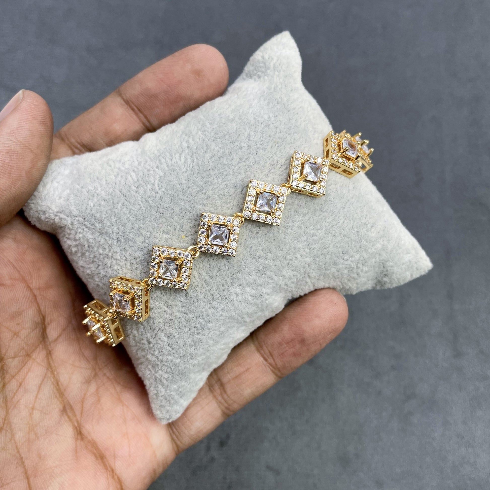 CRYSTAL-QUADRA-ZIRCON-BRACELET