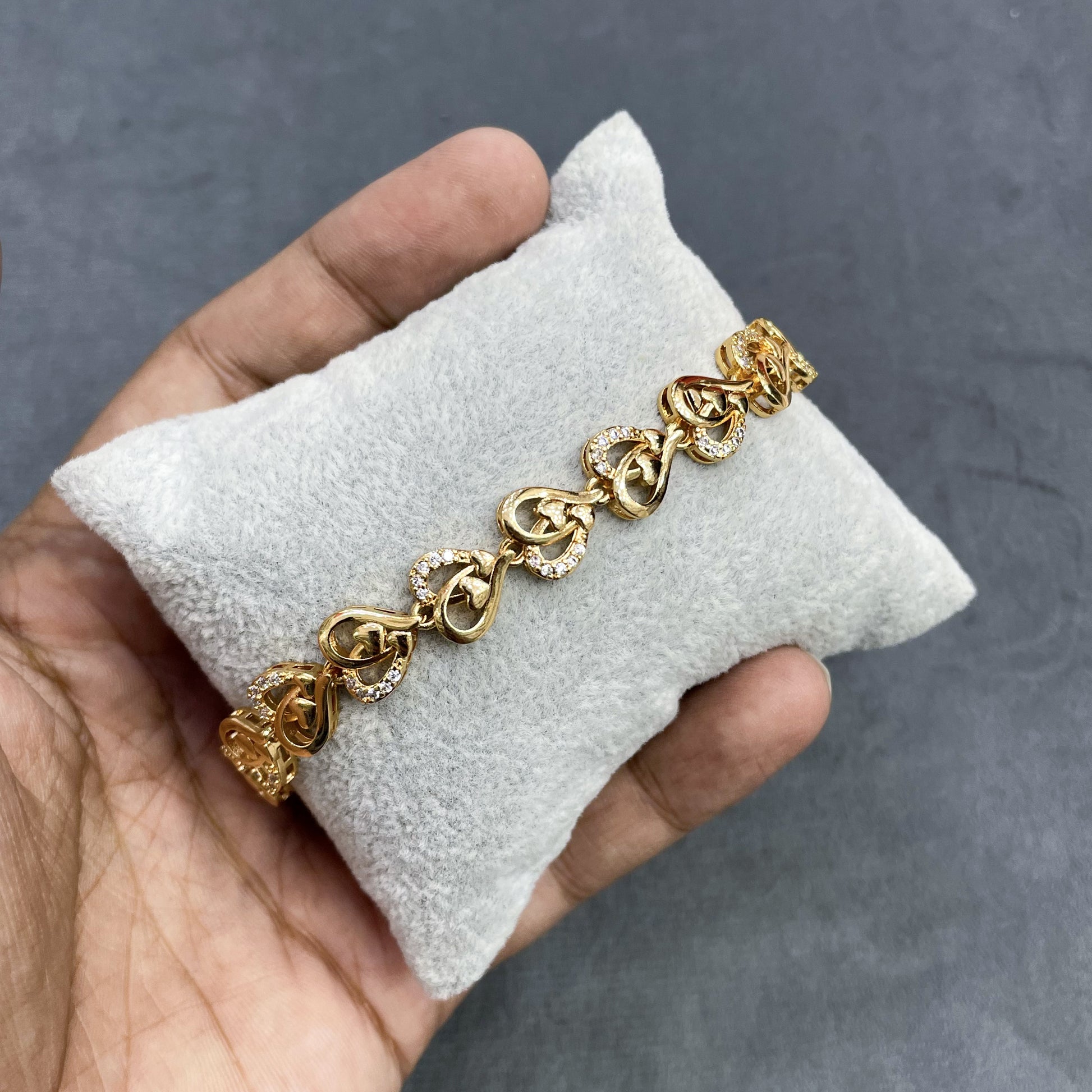 INFINITE-LOVE-GOLD-ZIRCON-BRACELET