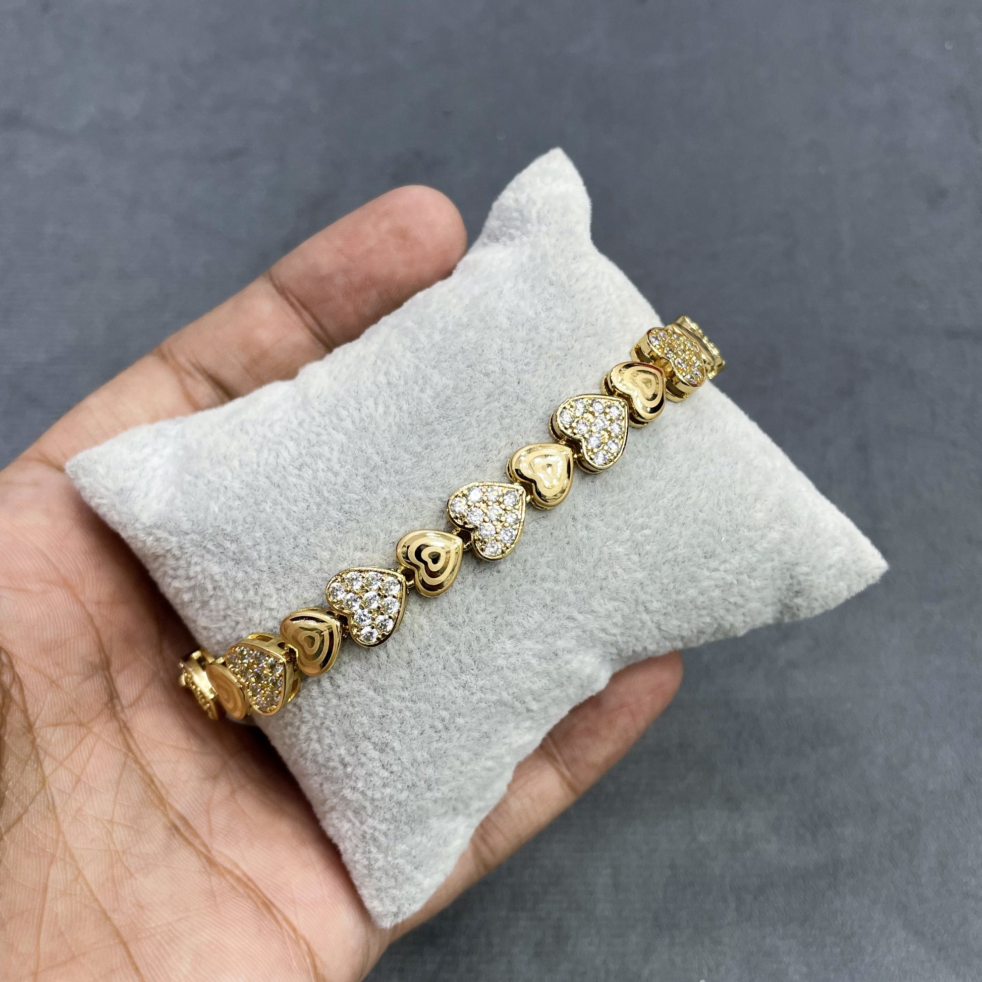 MAJESTIC-HEART-HALO-ZIRCON-BRACELET