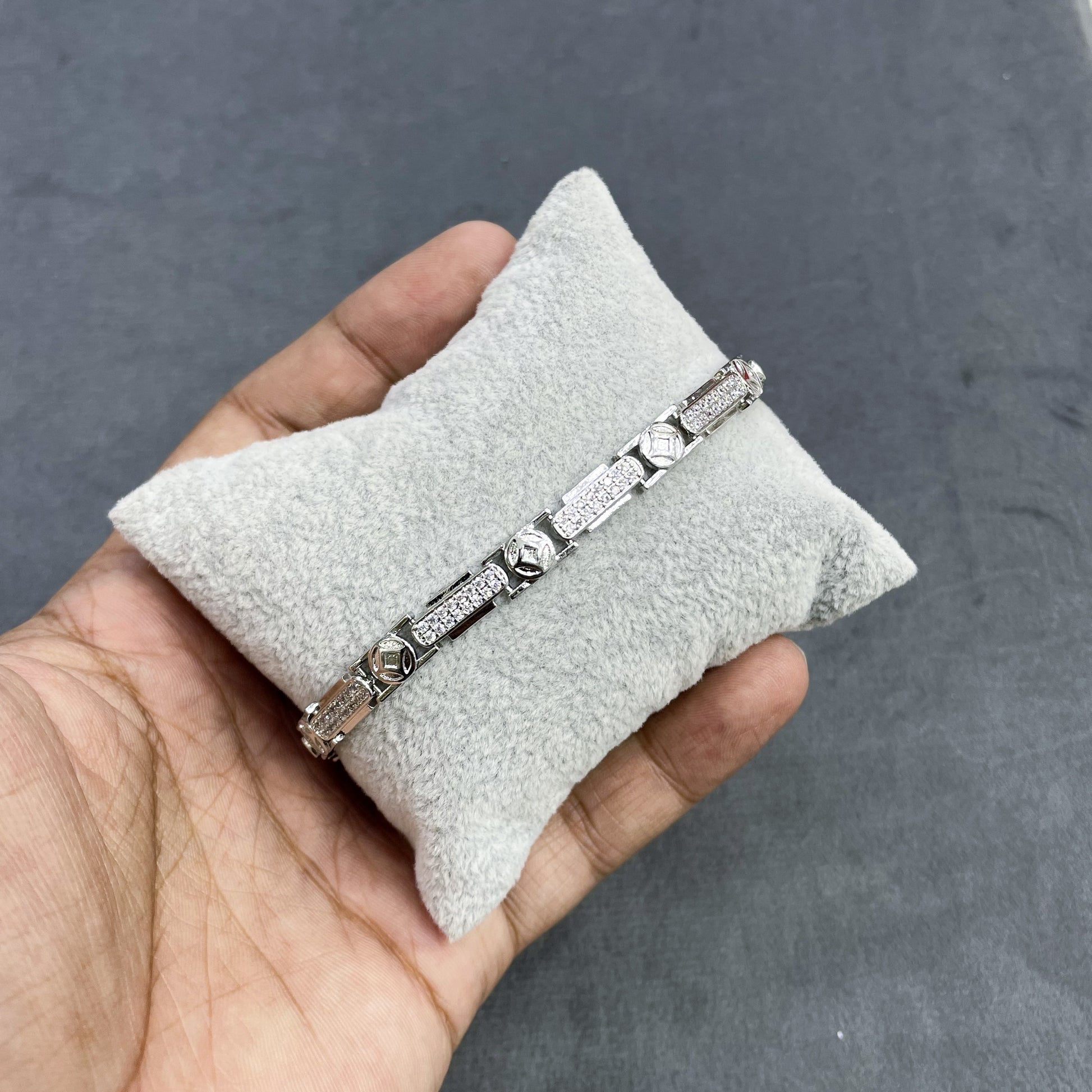 ICED-BARREL-LINK-ZIRCON-BRACELET
