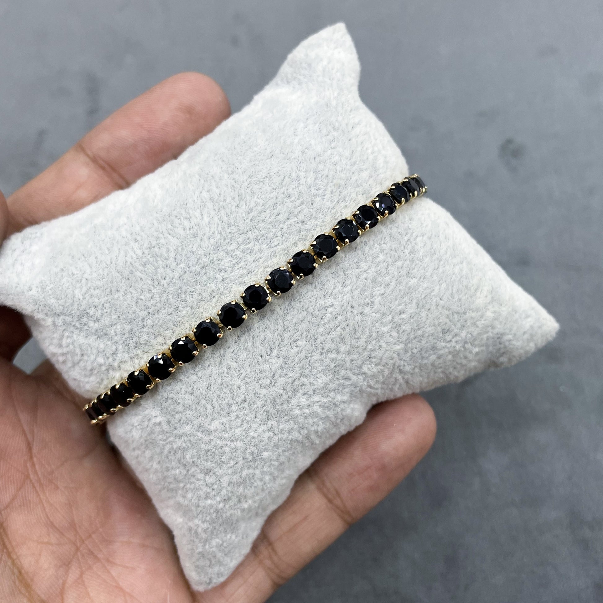 ONYX-VELVET-ZIRCON-BRACELET