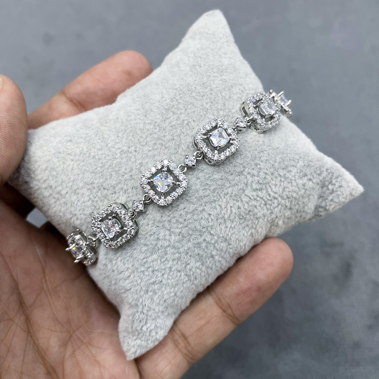 SILVER-ROYALTY-ZIRCON-BRACELET