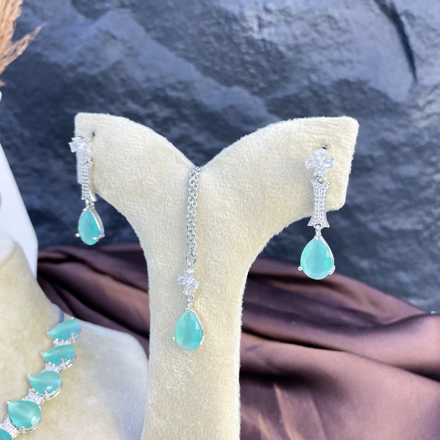 VINTAGE TEARDROP NECKLACE SET