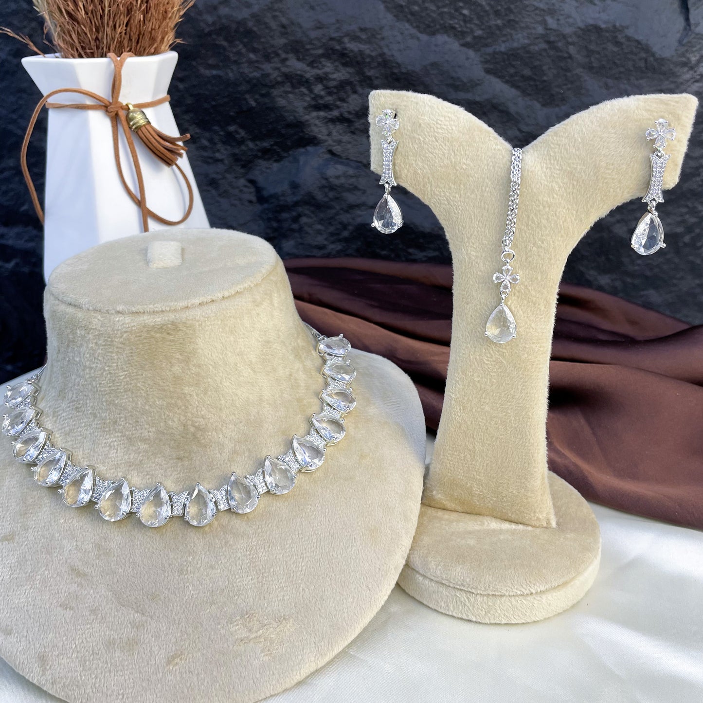 VINTAGE TEARDROP NECKLACE SET