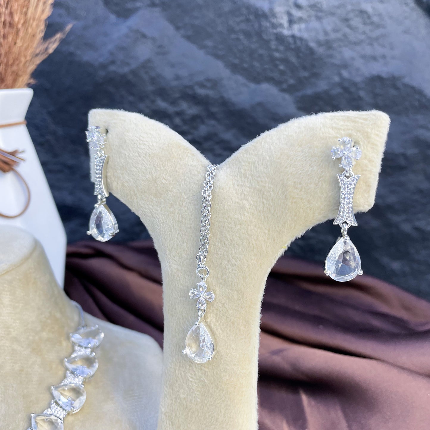 VINTAGE TEARDROP NECKLACE SET