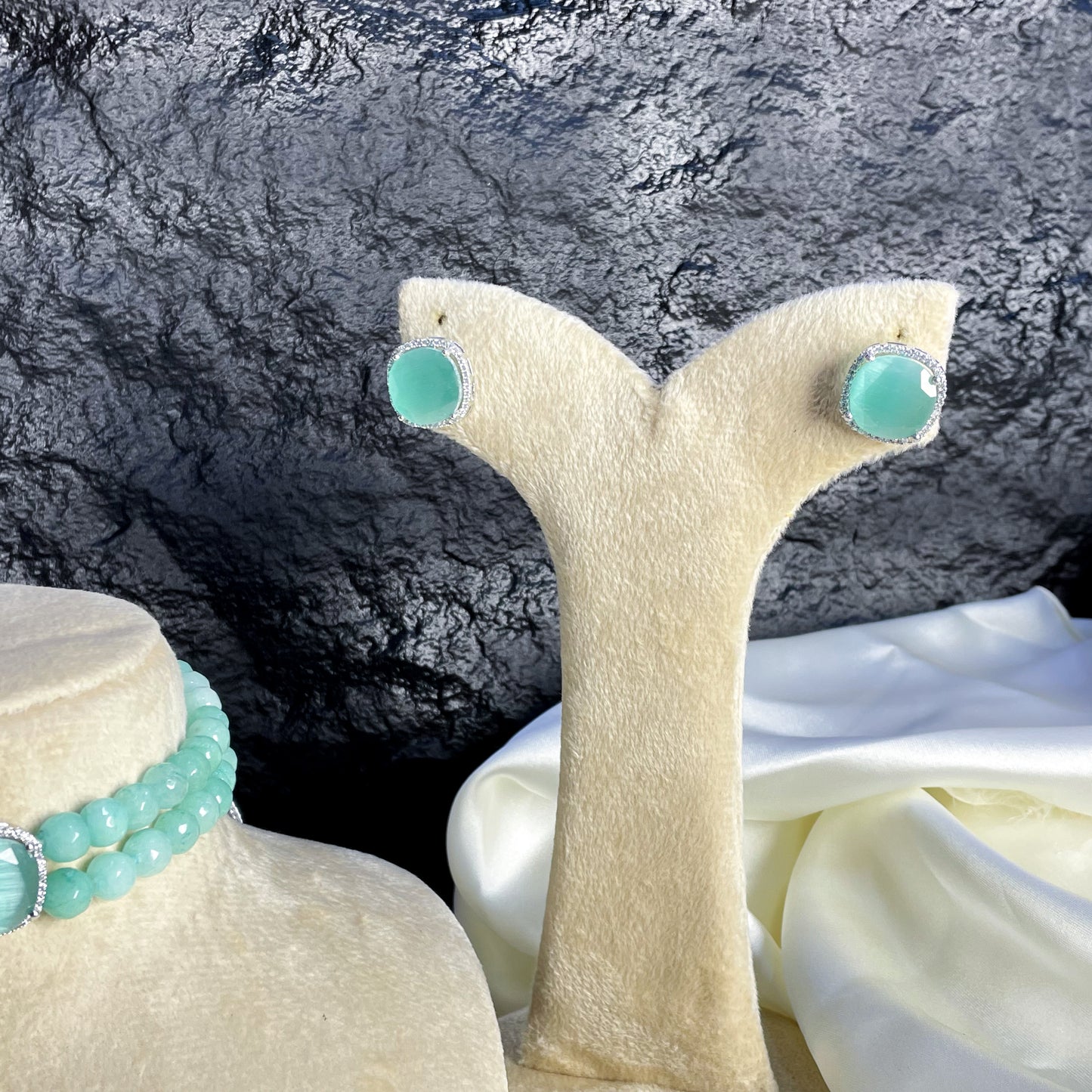 MINT JADEITE ZIRCON CHOKER