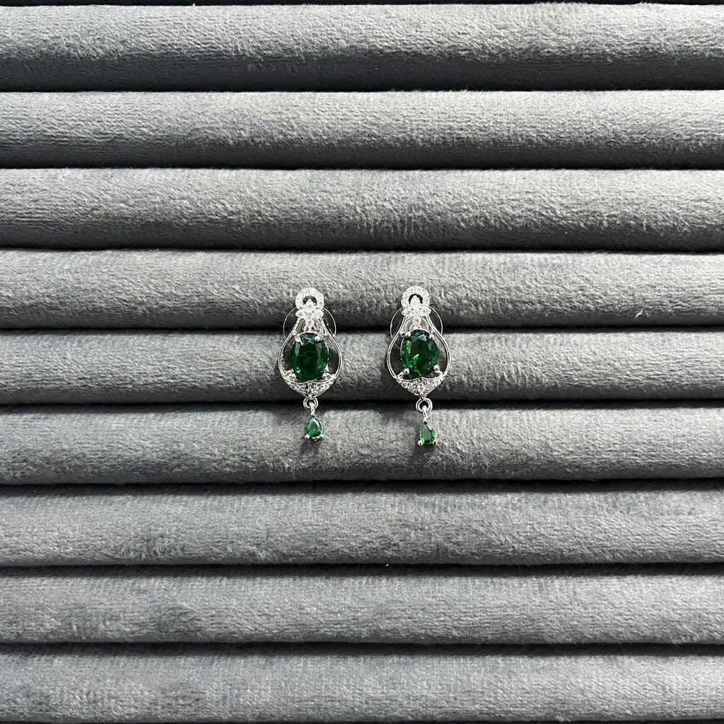 NOVELLA ORNAMENT STUDS