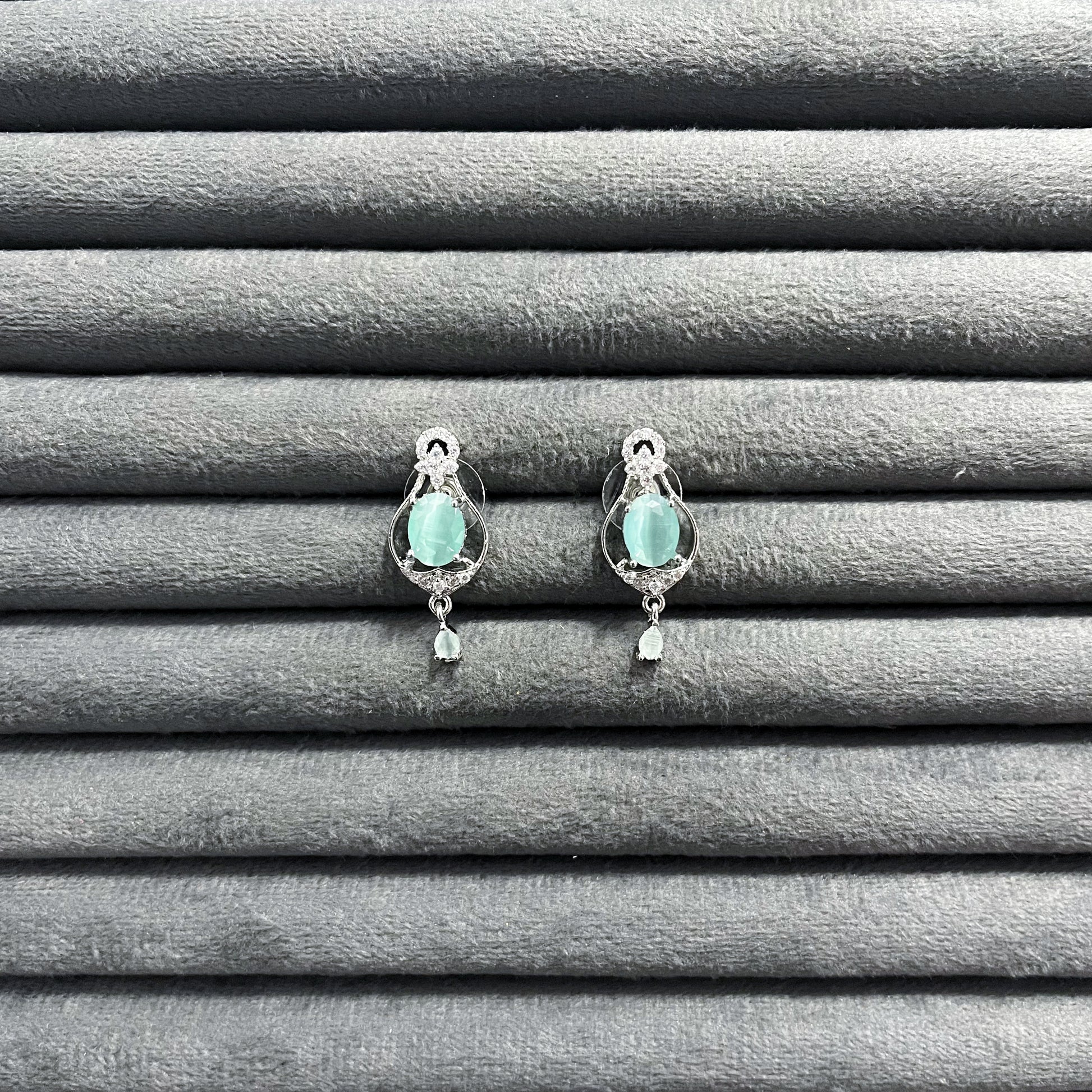 NOVELLA ORNAMENT STUDS