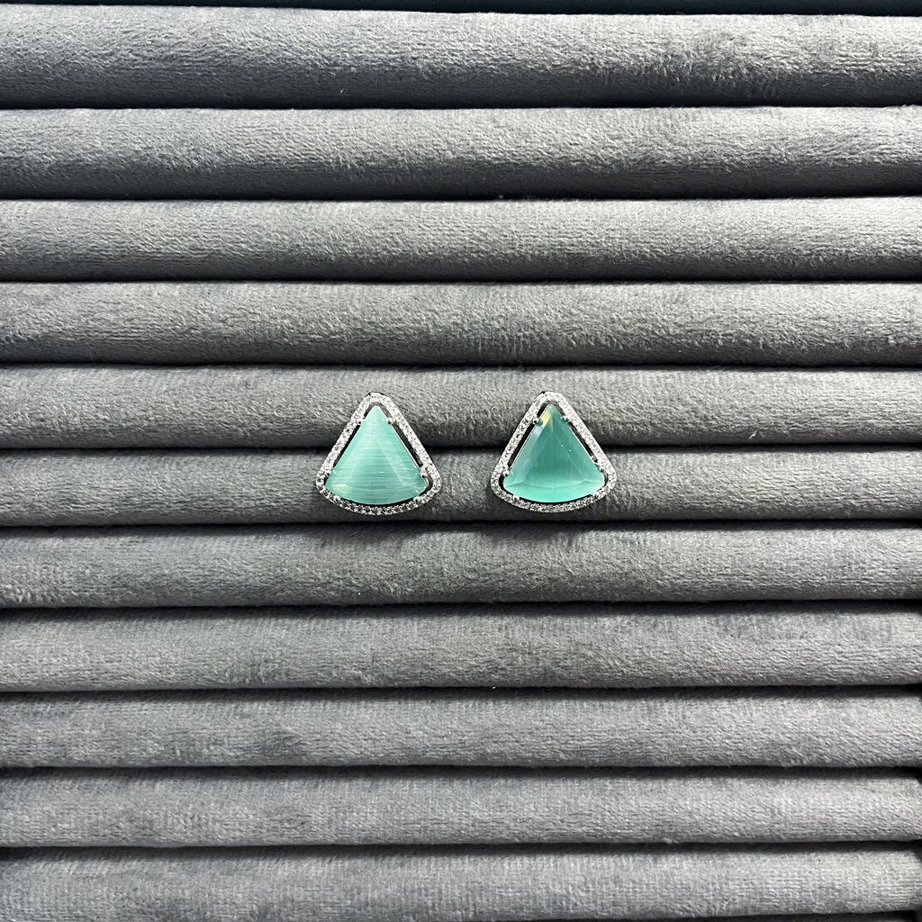 PYRAMID MAJESTY STUDS
