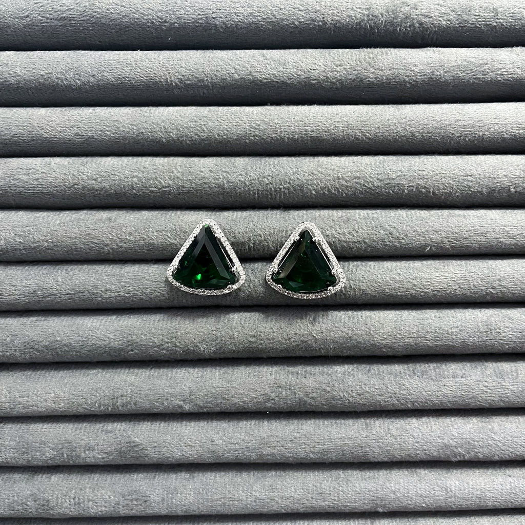 PYRAMID MAJESTY STUDS