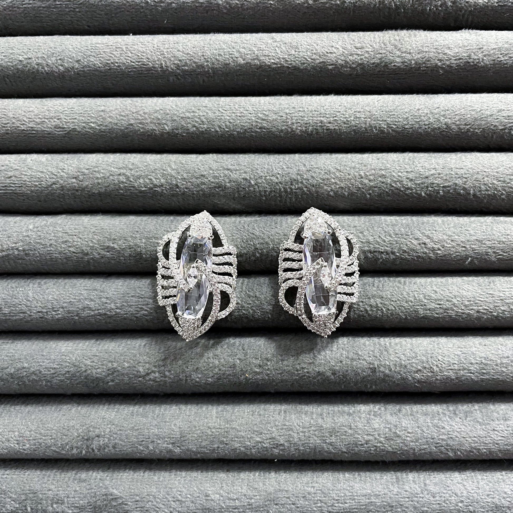 ARCADIAN ORNAMENT STUDS