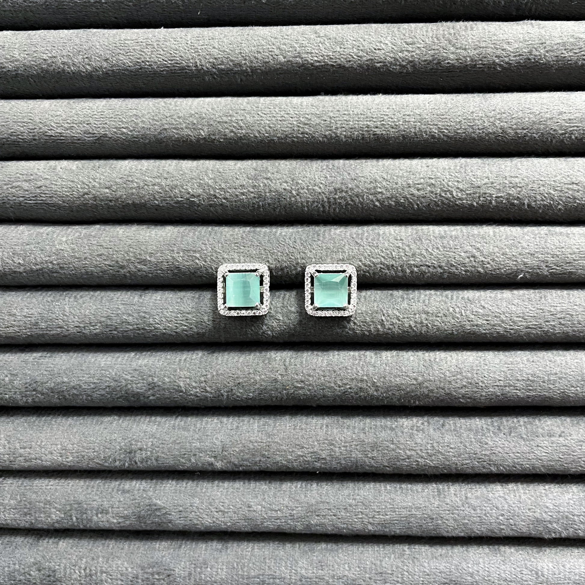 PRINCELY CROWN STUDS