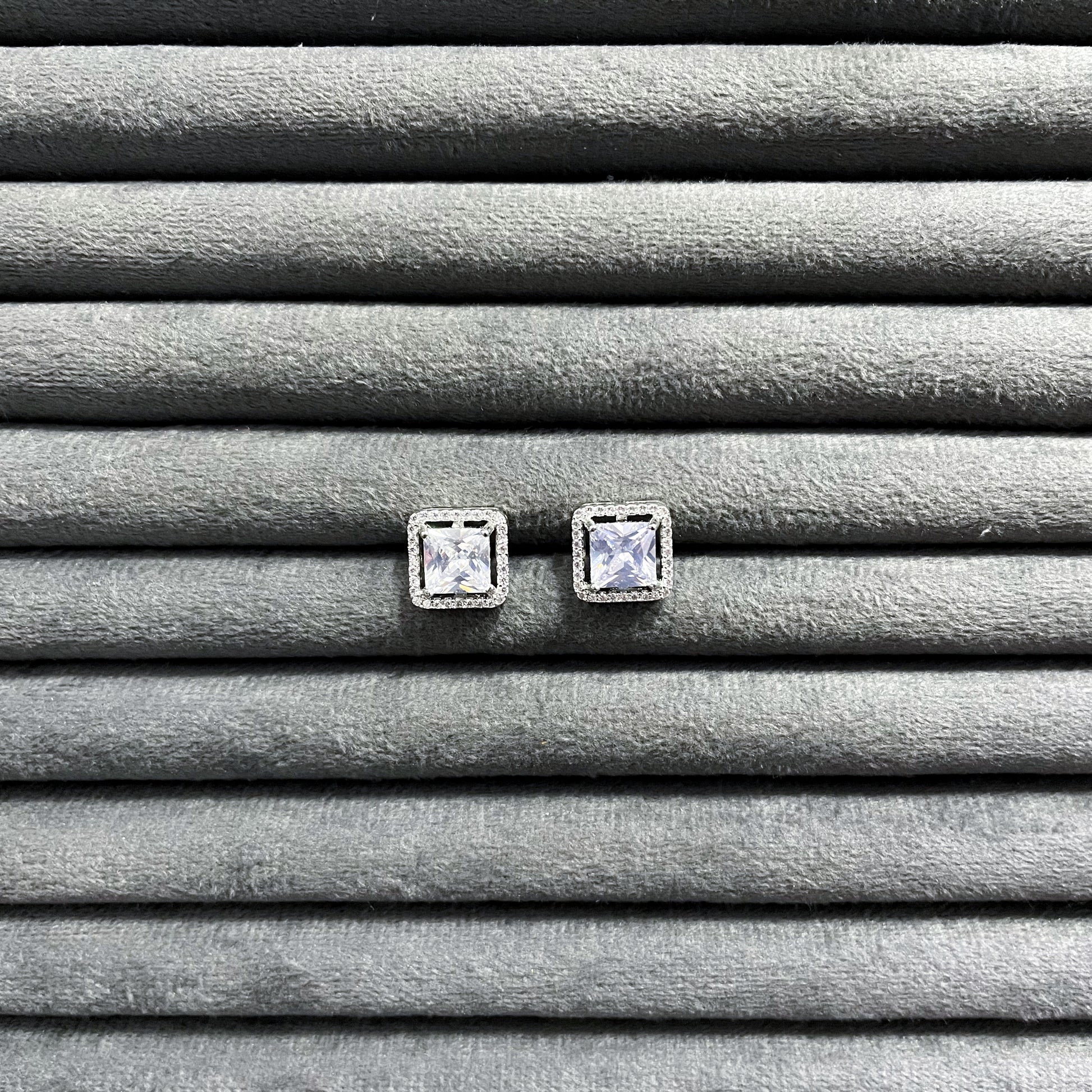 PRINCELY CROWN STUDS