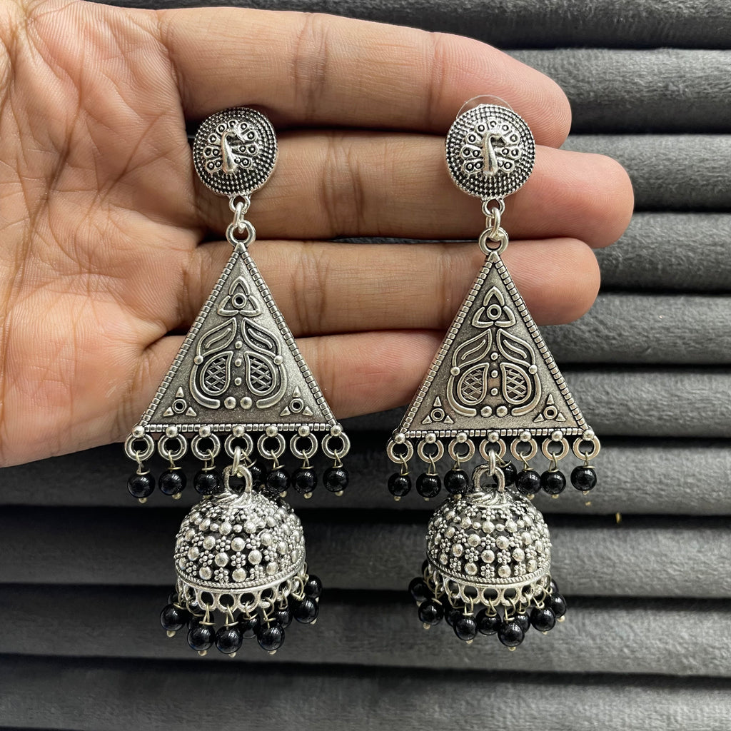 MAJESTY TRIANGLE EARRINGS