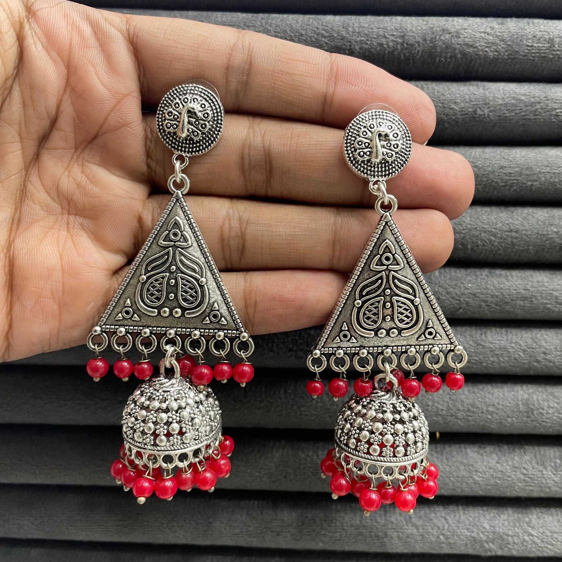 MAJESTY TRIANGLE EARRINGS