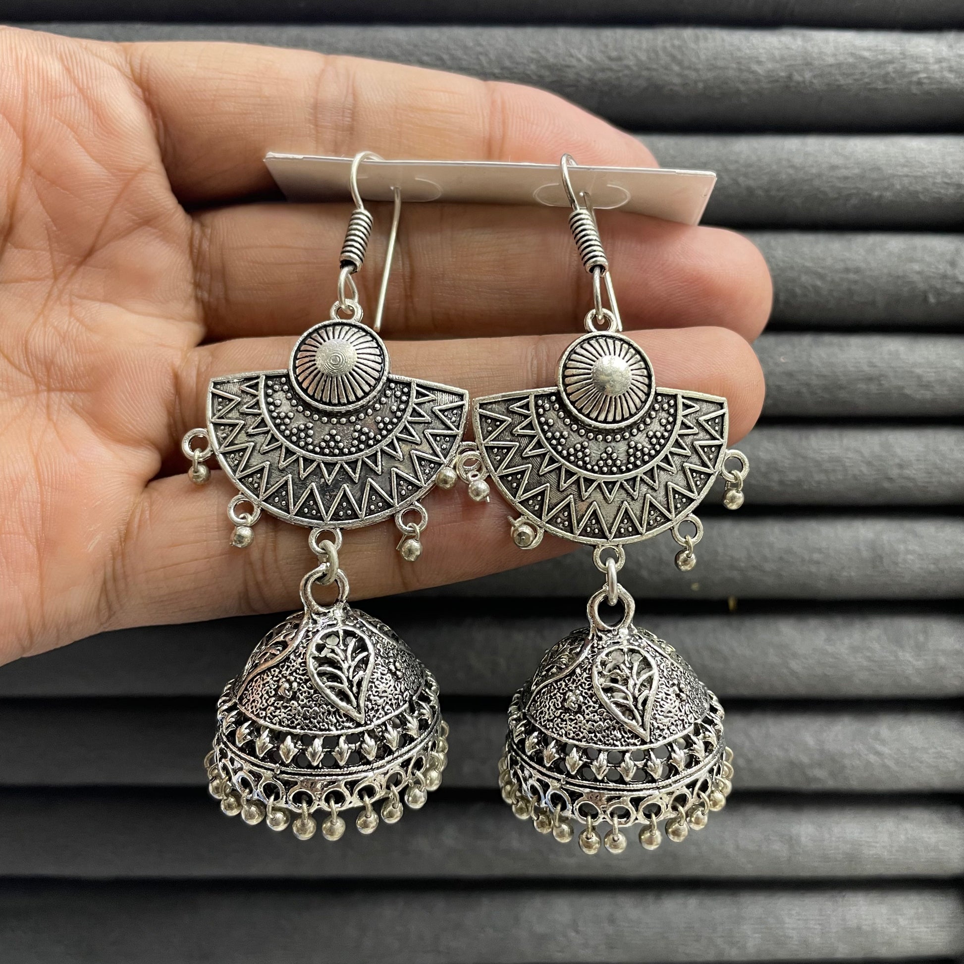 FAN ROYALTY EARRINGS