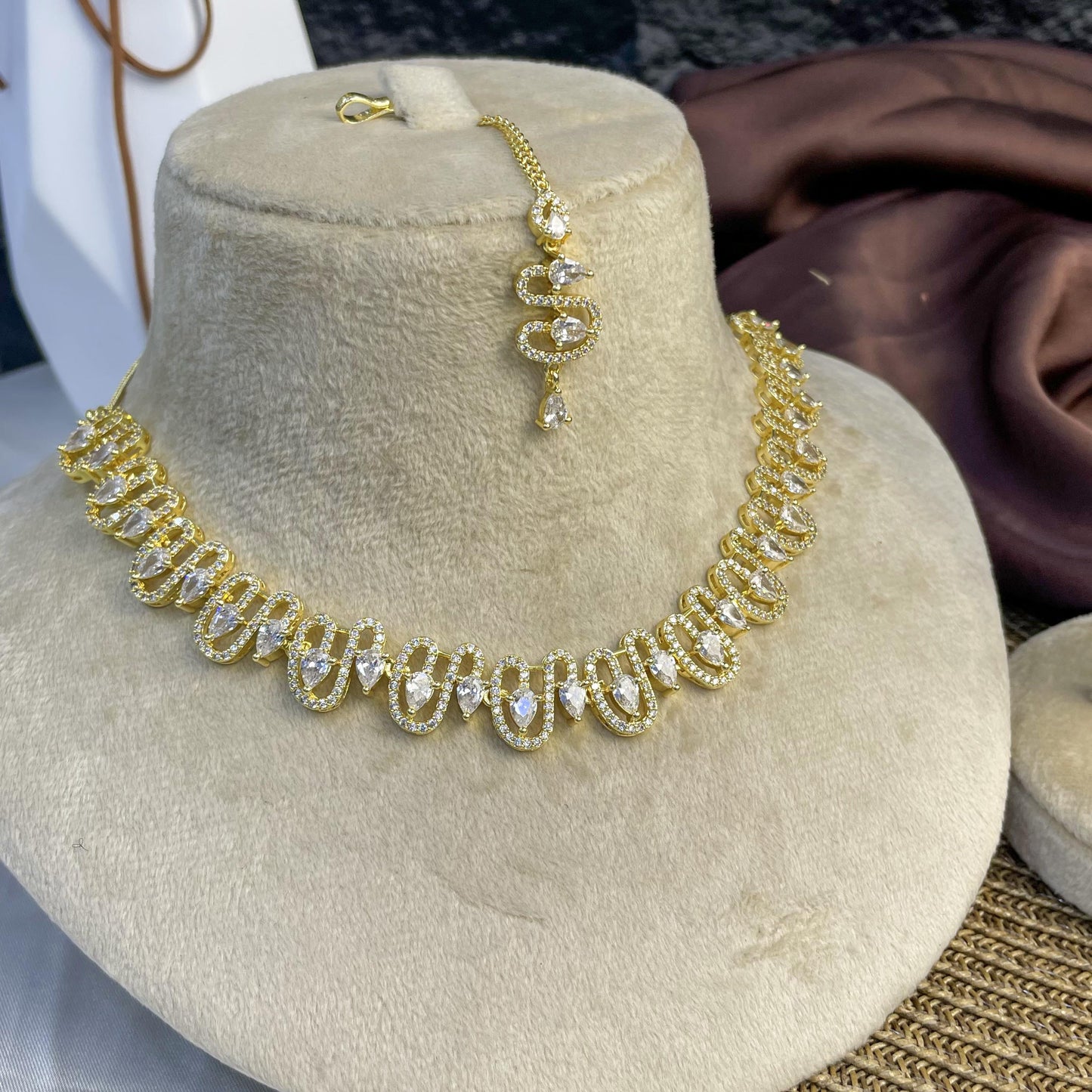 Golden Crest Zircon NECKLACE SET