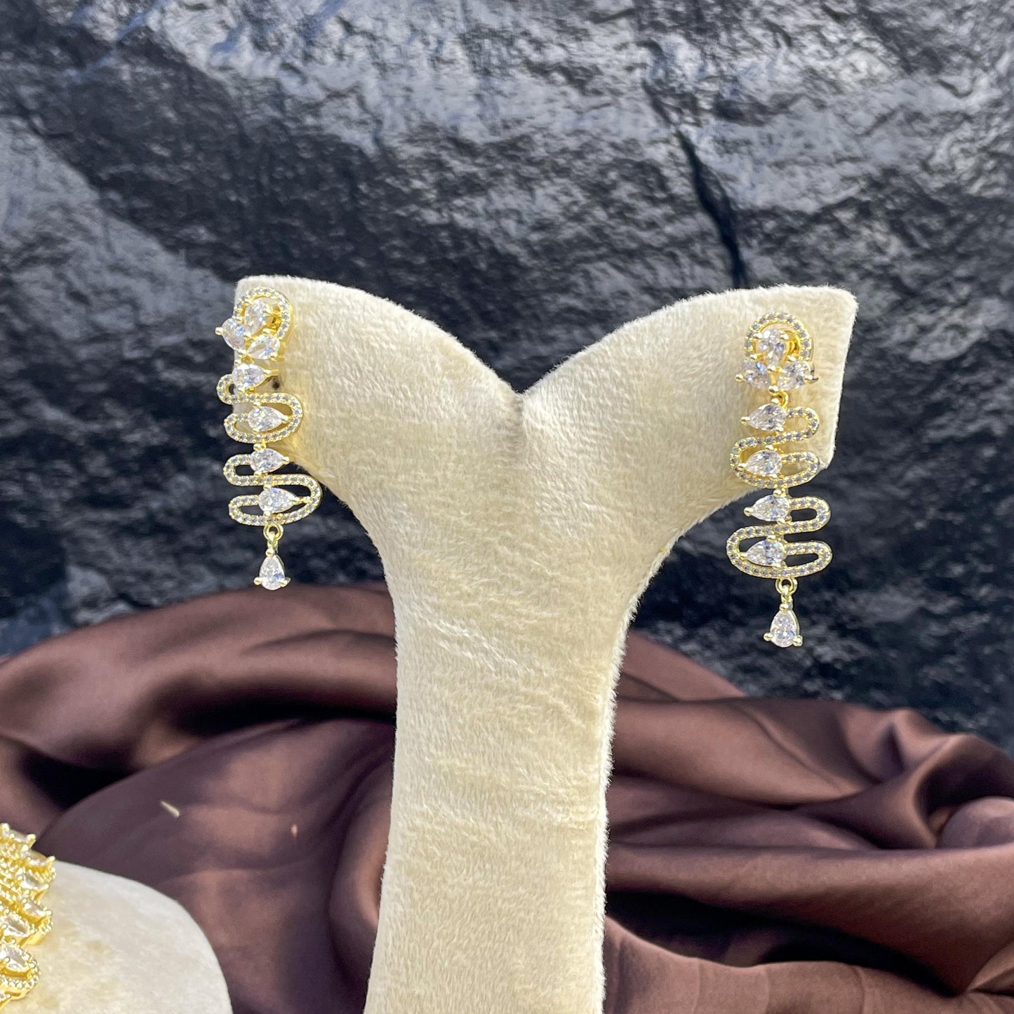 Golden Crest Zircon NECKLACE SET