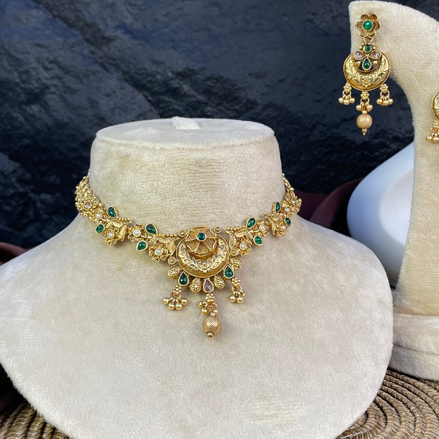 RAJWARI CELESTIAL CHAND NECKLACE SET