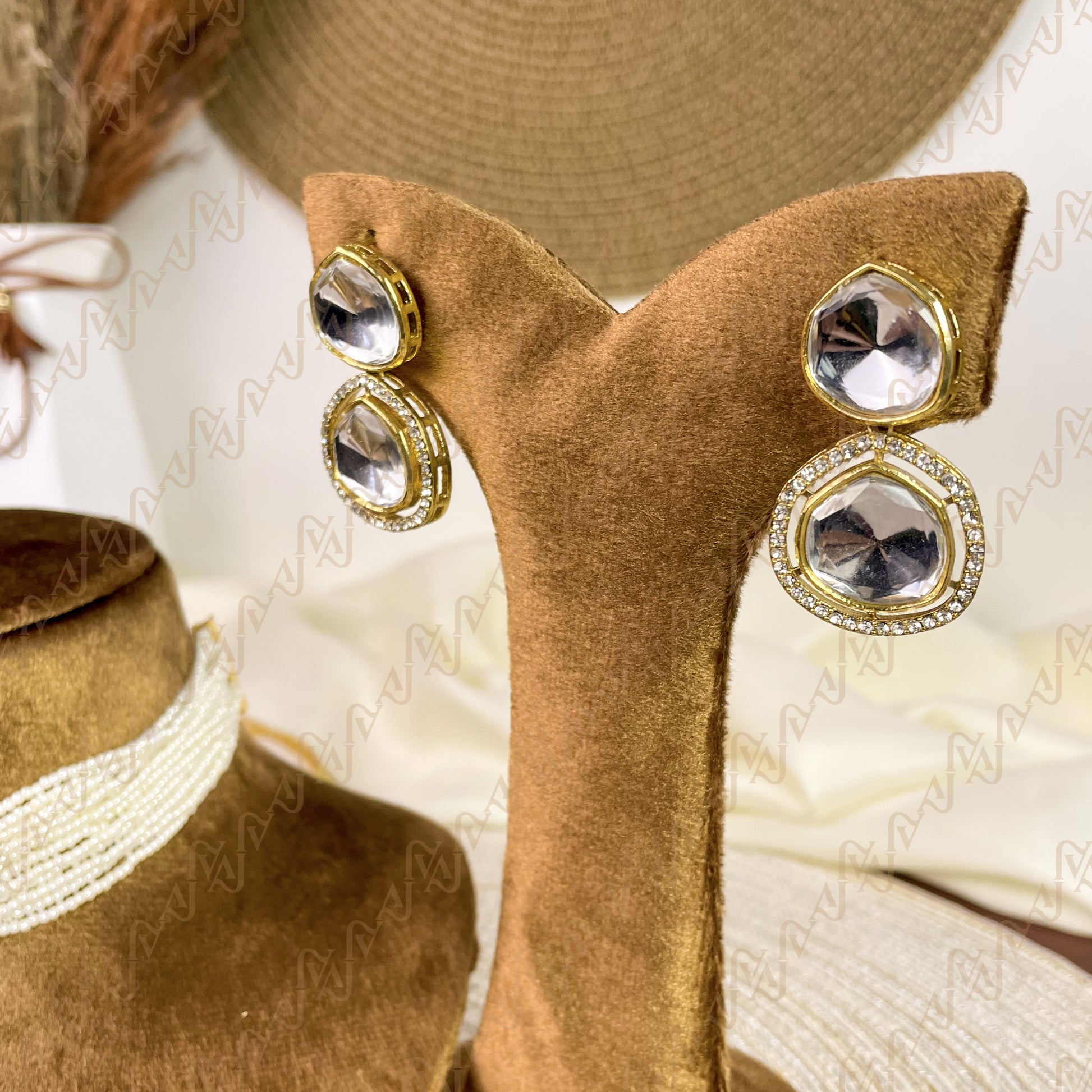 Sitara Glow Pearl Kundan Choker