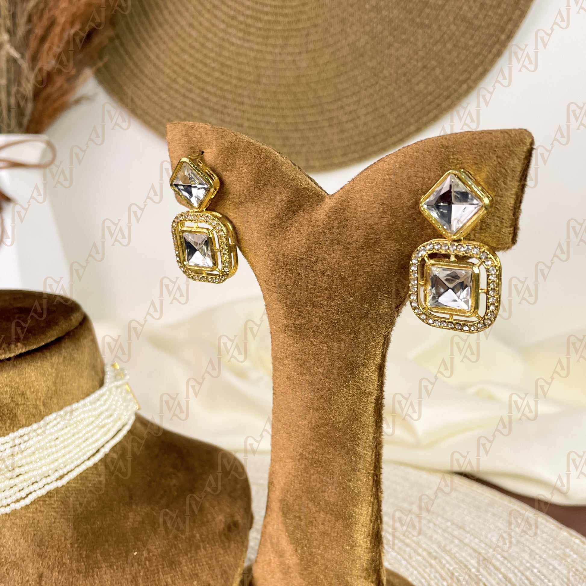 Naqsh Pearl Kundan Choker